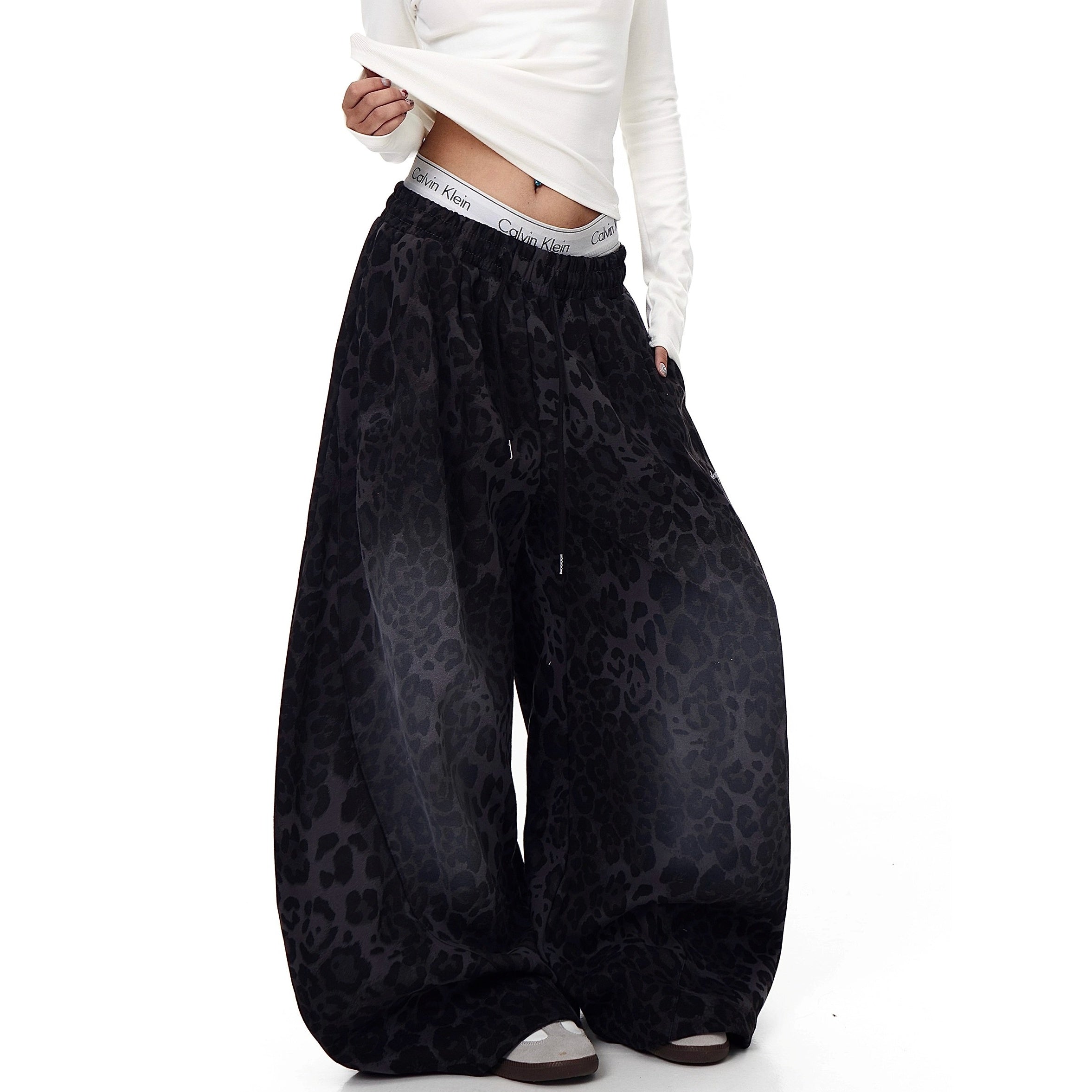 Gradient Leopard Print Scimitar Sweat Pants BK7049