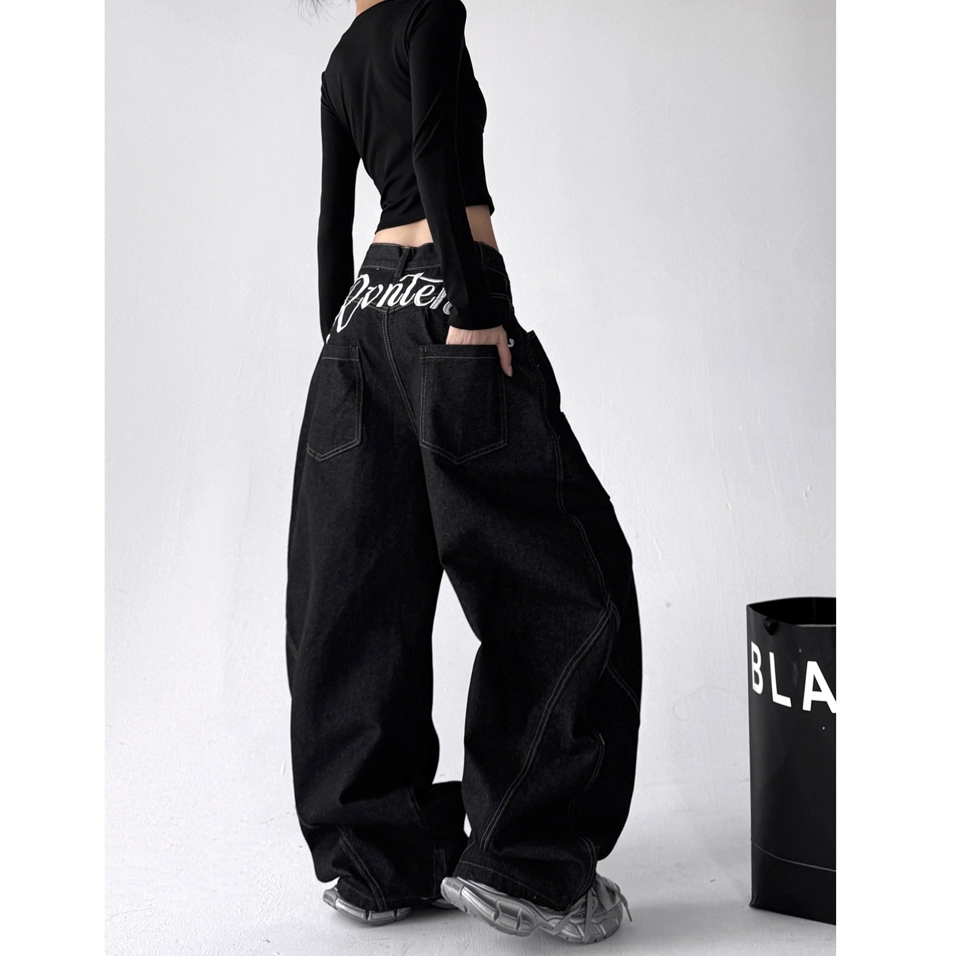 Graffiti Back Print Loose Curve Jeans MW10228