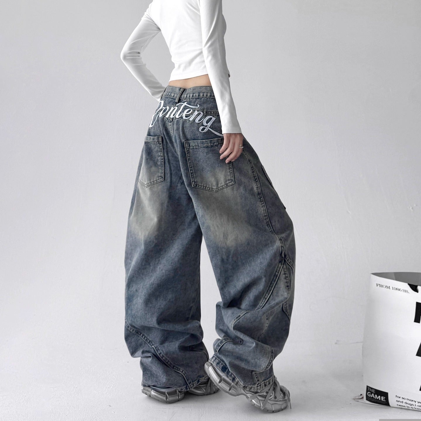 Graffiti Back Print Loose Curve Jeans MW10228