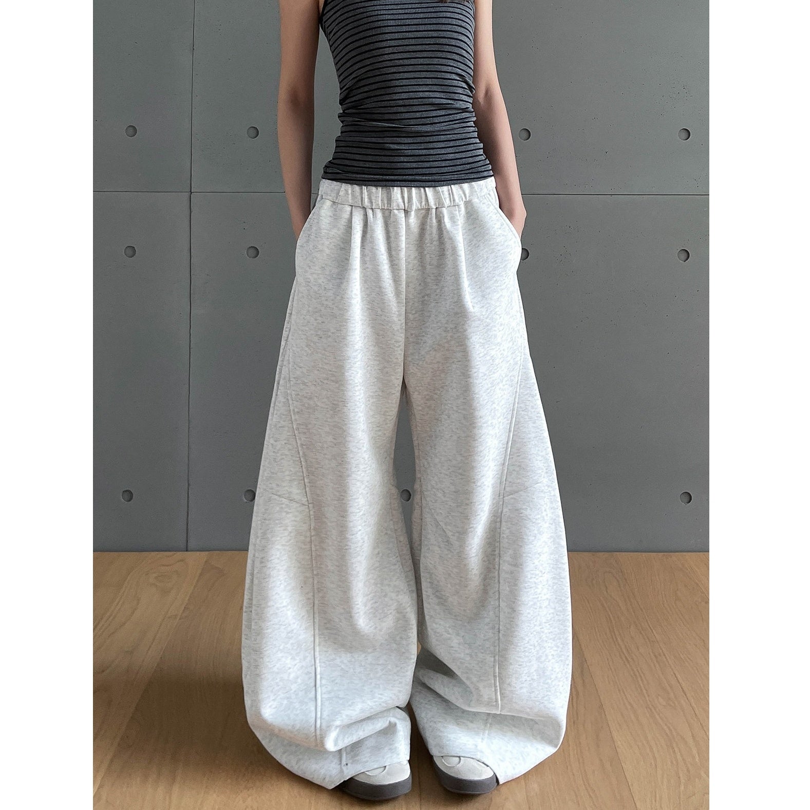 Deconstructed Wide Curve Sweat Pants MW10326