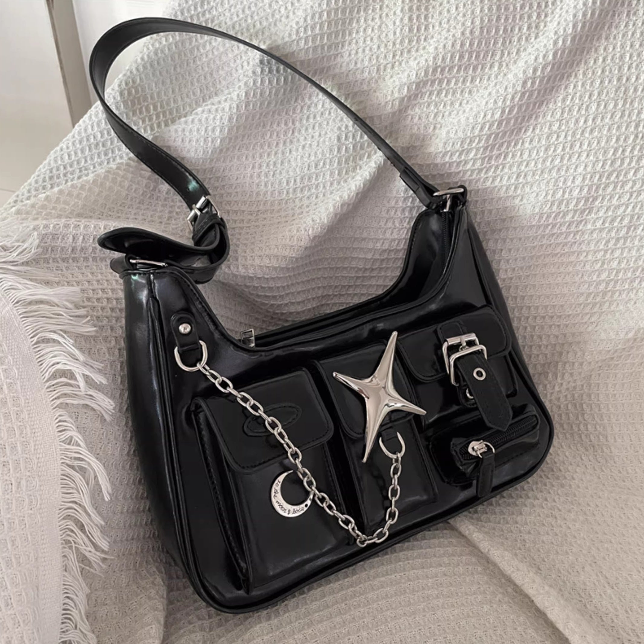 Metal Star ＆ Chain Multi Pocket Shoulder Bag MW10310
