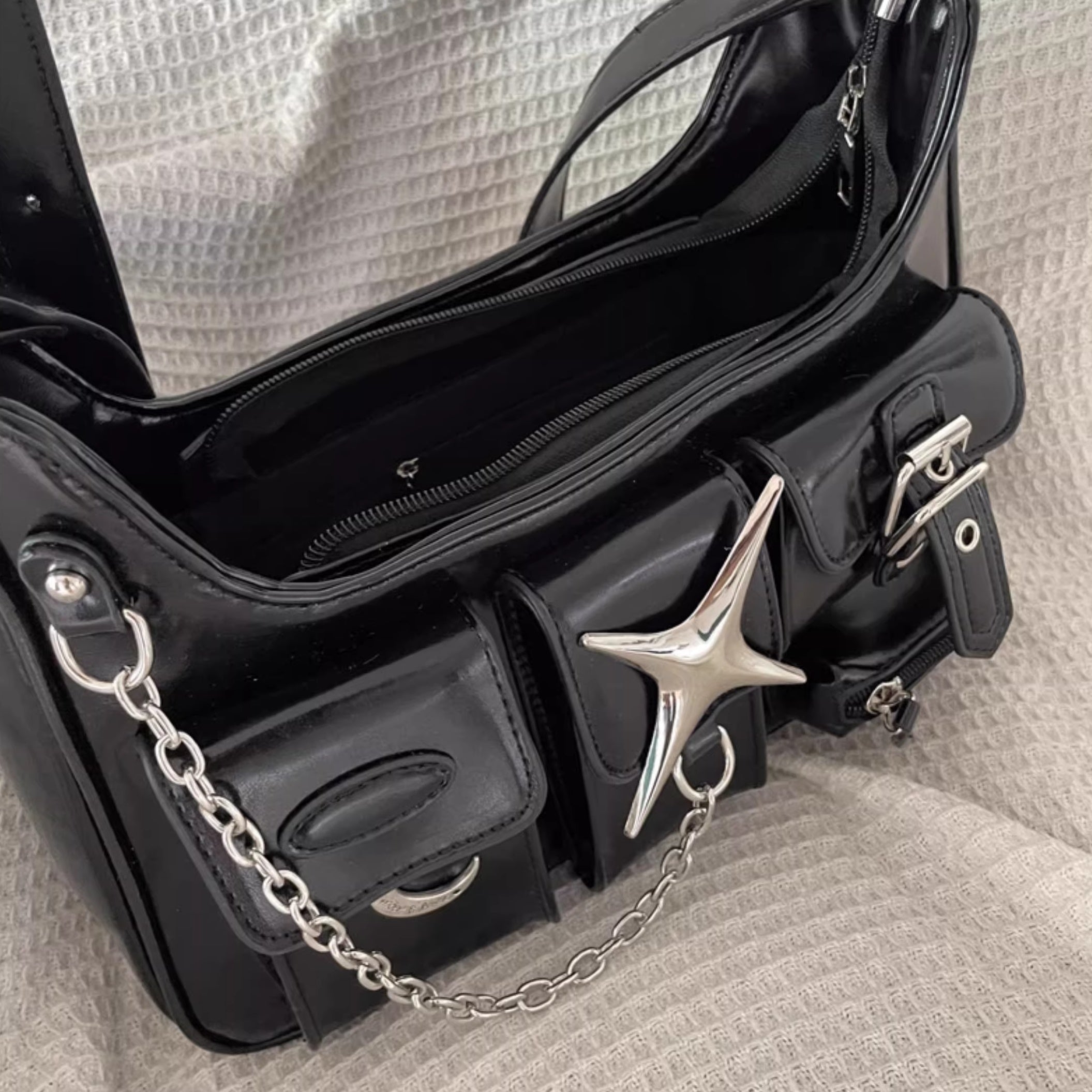 Metal Star ＆ Chain Multi Pocket Shoulder Bag MW10310