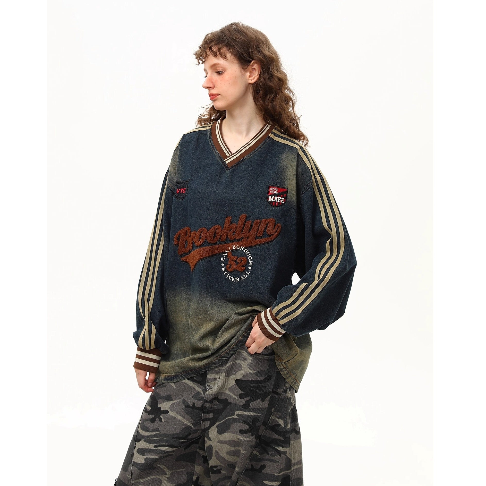 Retro Embroidery Washed Denim Sweatshirt MW10253