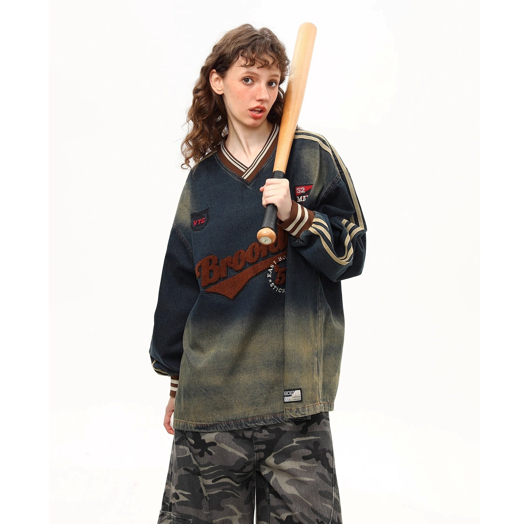 Retro Embroidery Washed Denim Sweatshirt MW10253