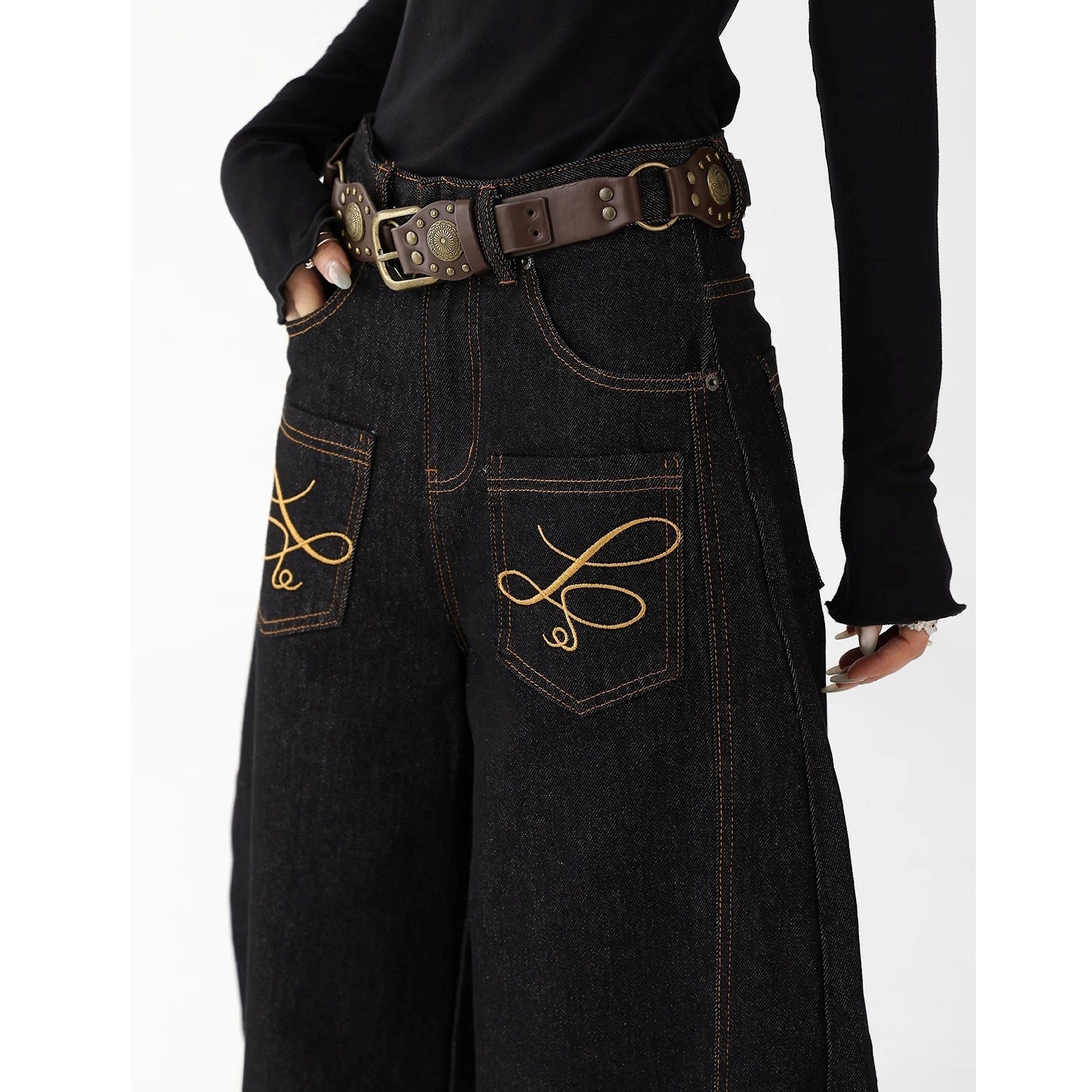Reverse Embroidered Pockets Wide-Leg Jeans AC7156