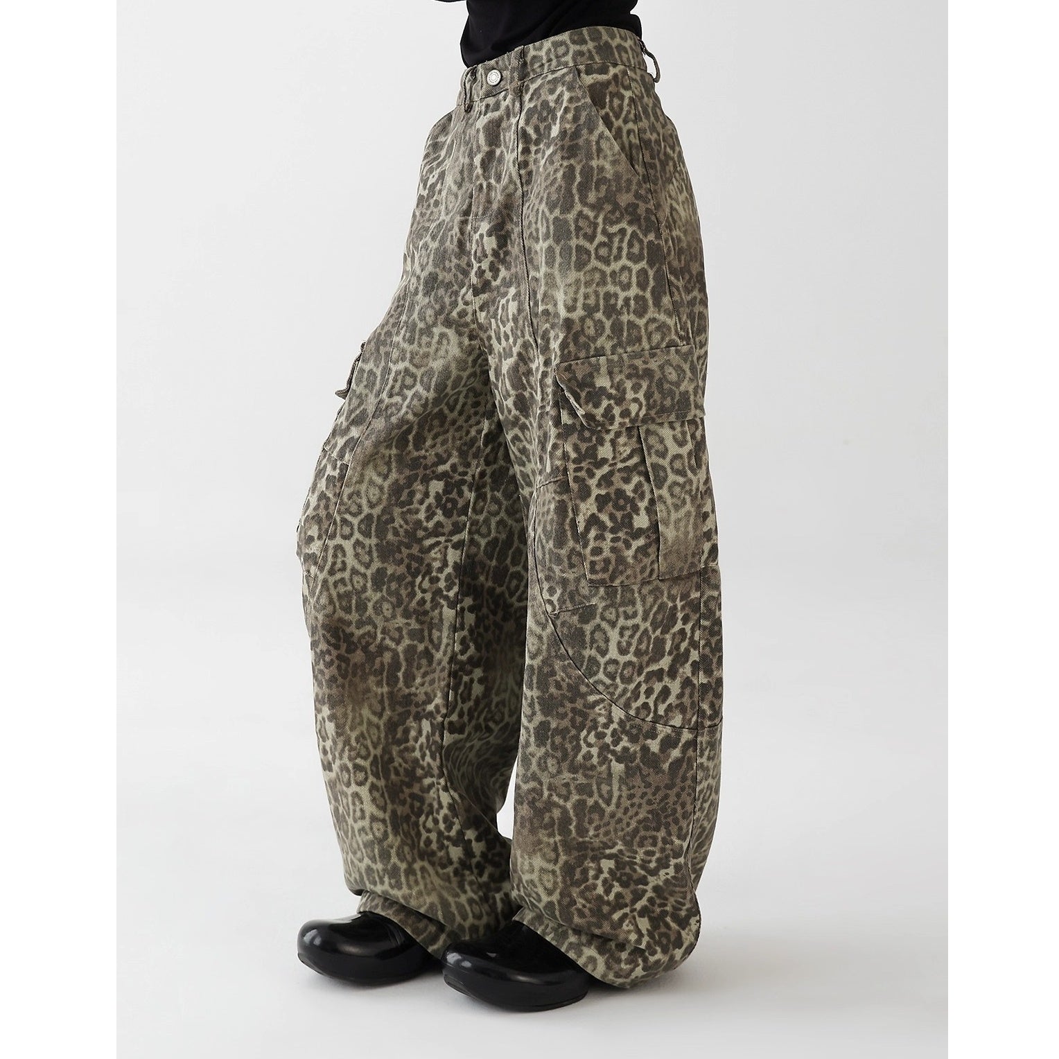 Distressed Leopard Curve Cargo Pants AC7157
