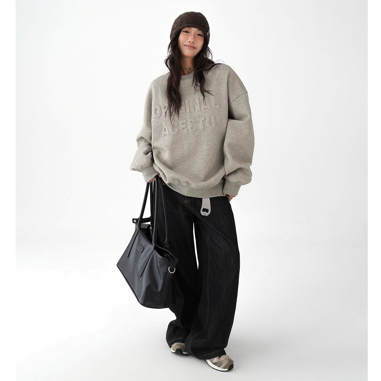 Emboss Logo Loose Pullover Sweat AC7153