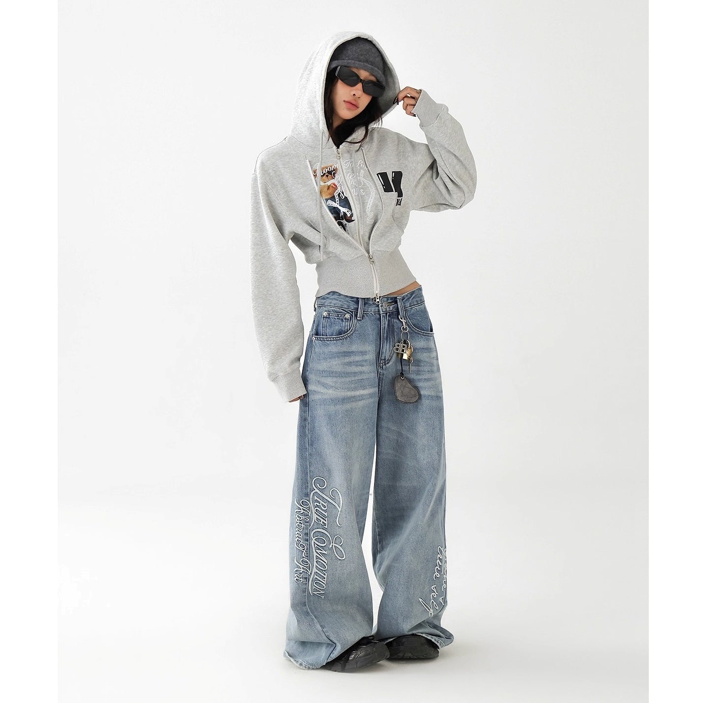 Letter Embroidered Loose Curve Jeans AC7132