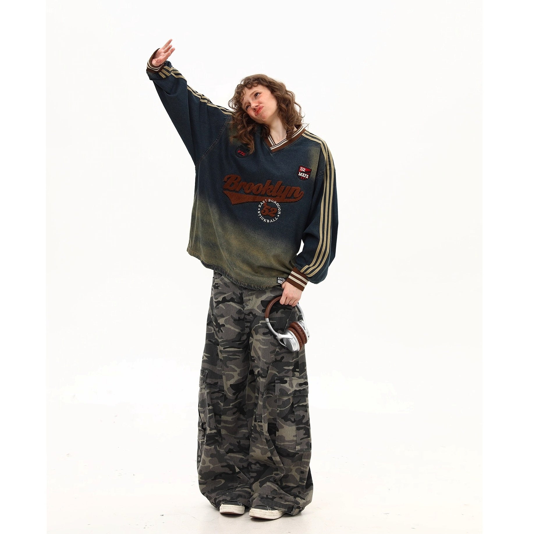 Retro Embroidery Washed Denim Sweatshirt MW10253