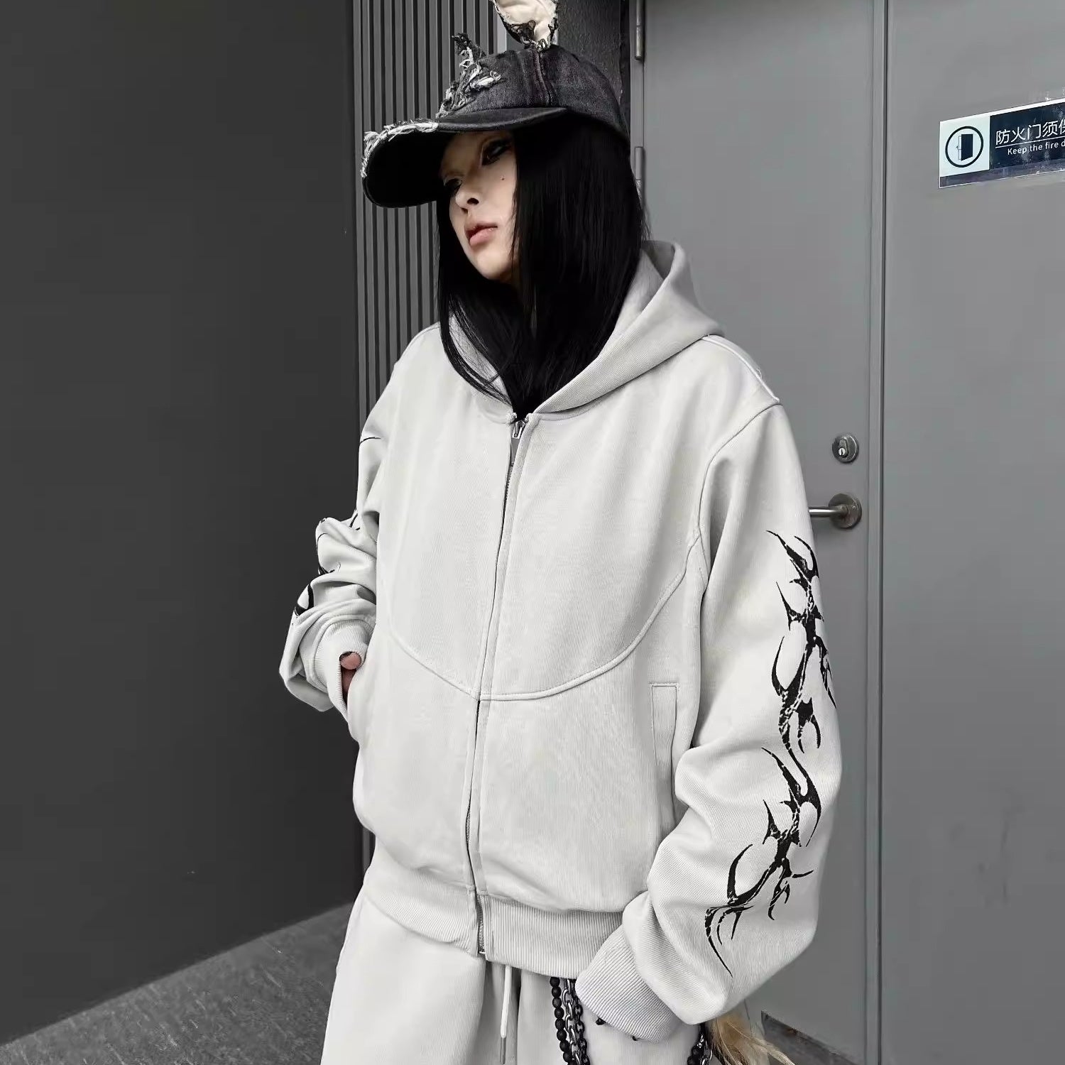 トライバルグラフィックジップパーカー MW10333