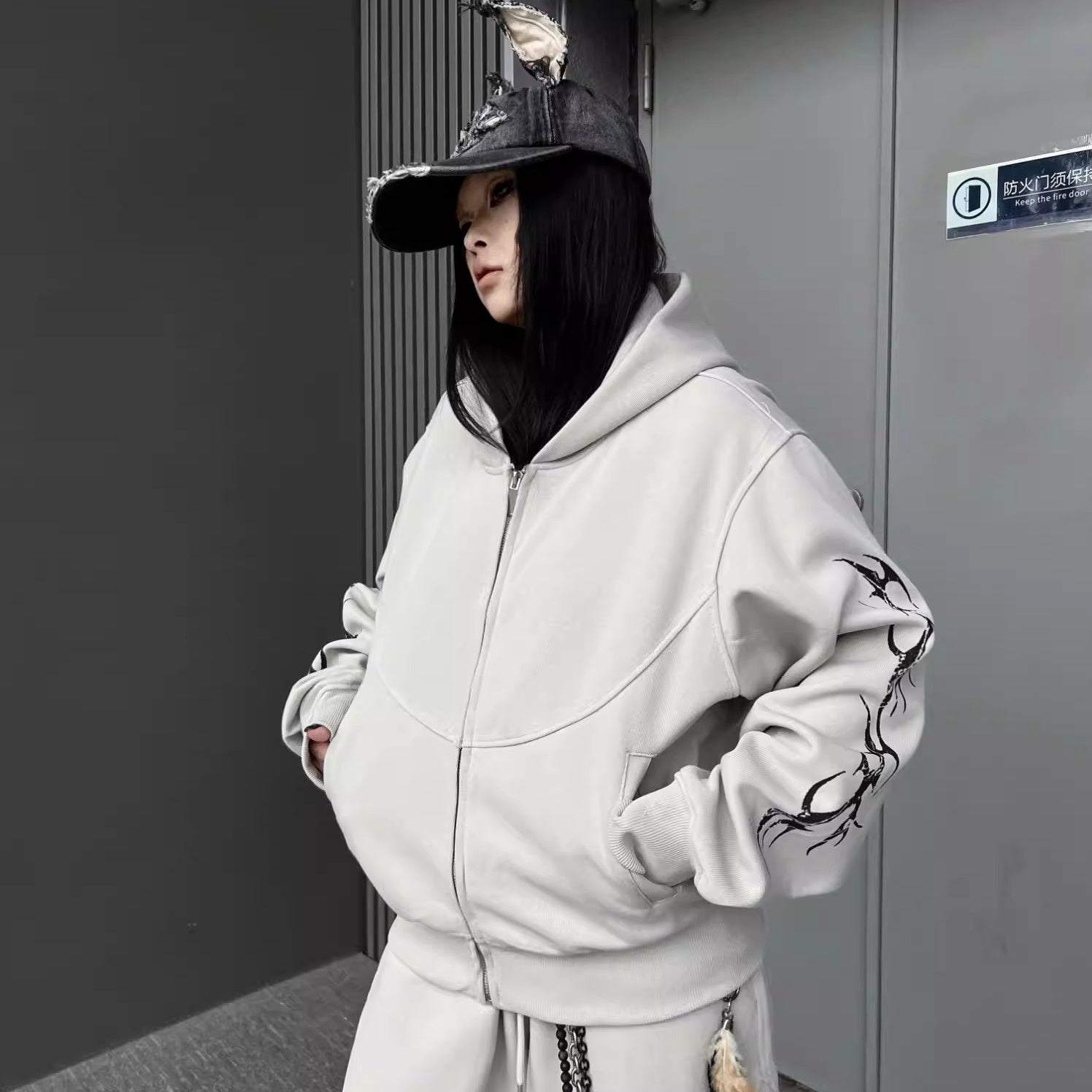 トライバルグラフィックジップパーカー MW10333