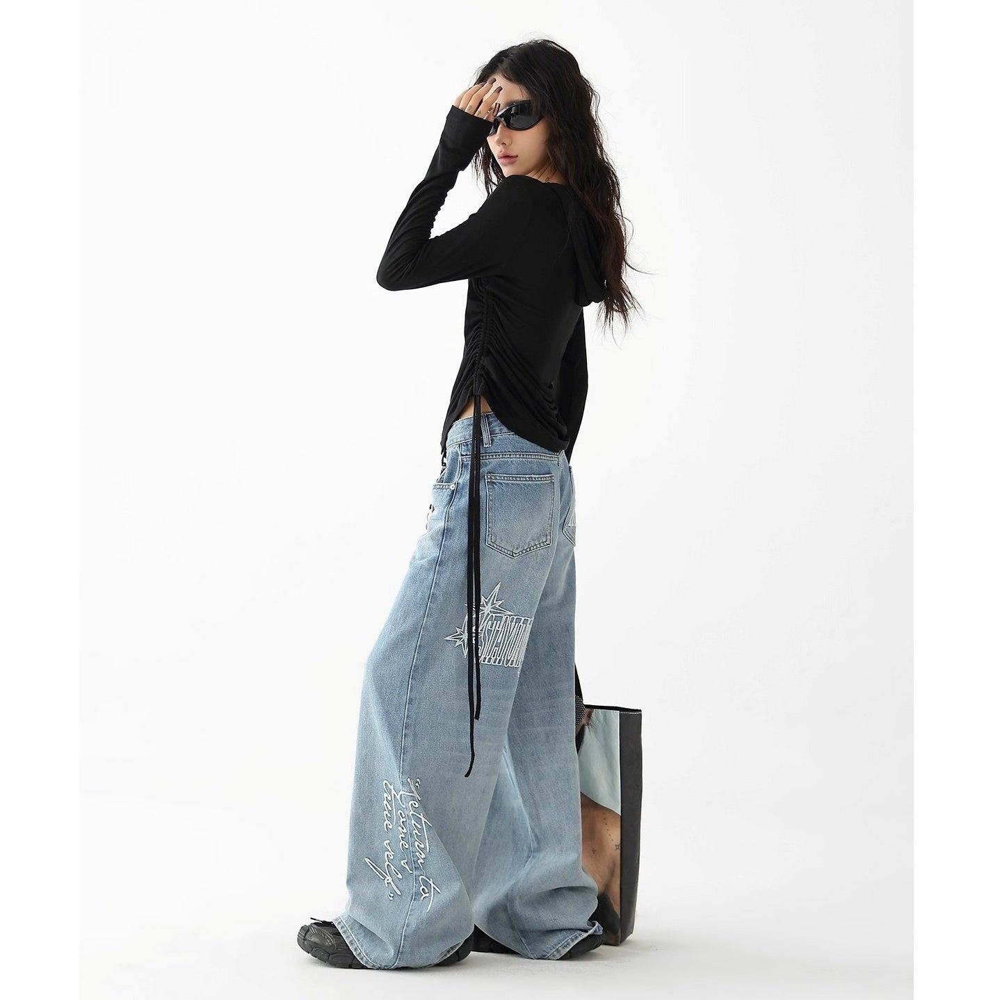 Letter Embroidered Loose Curve Jeans AC7132