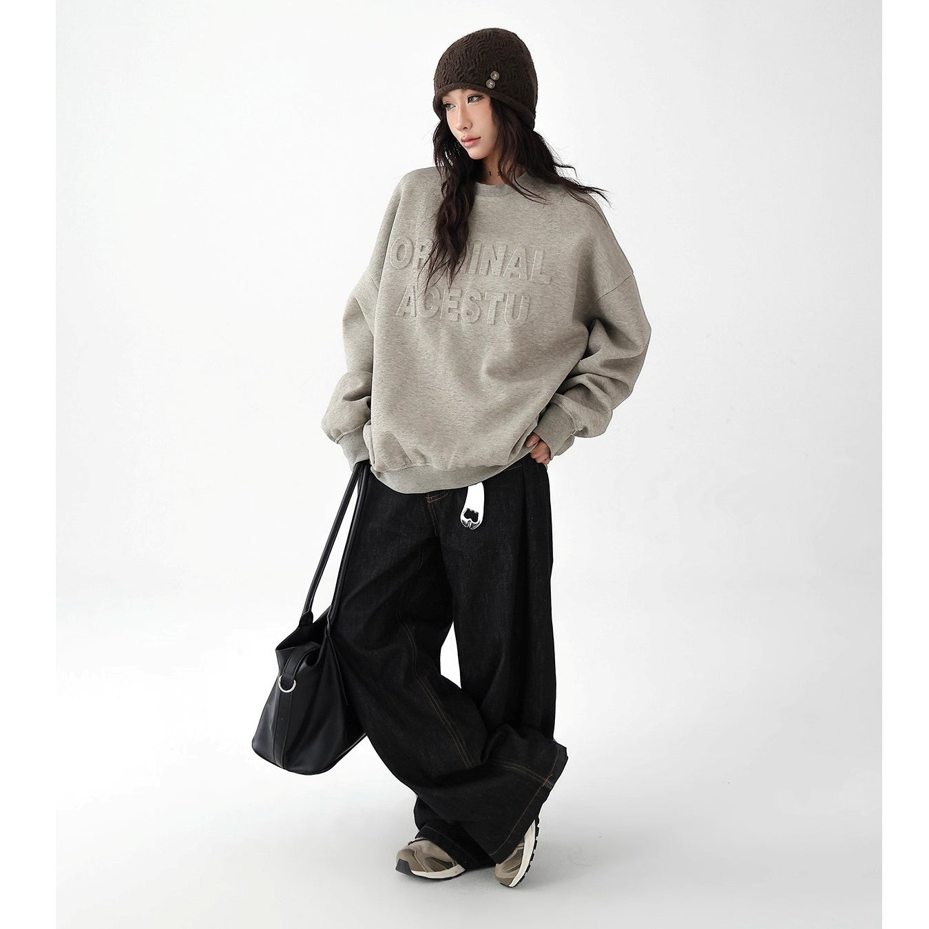 Emboss Logo Loose Pullover Sweat AC7153