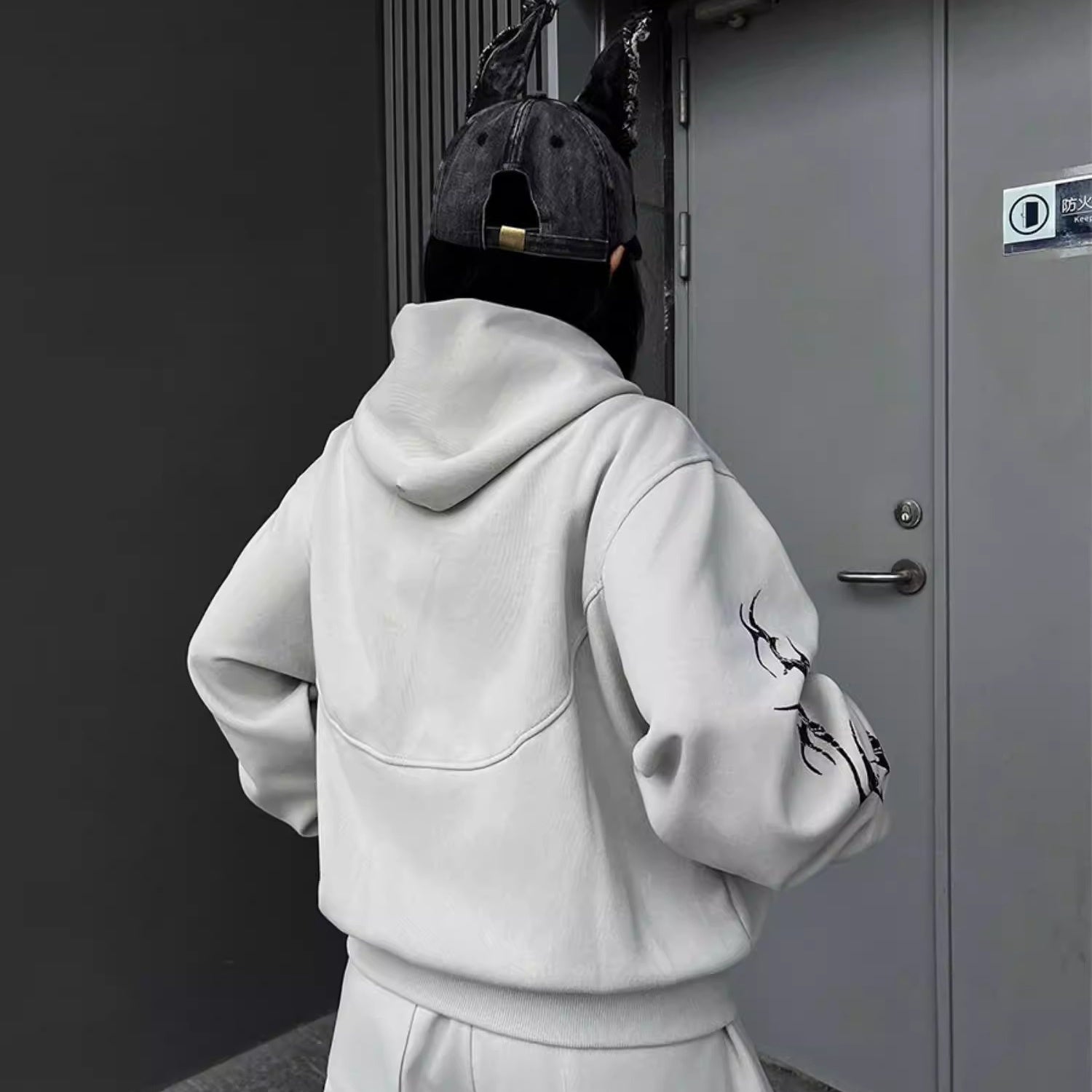 トライバルグラフィックジップパーカー MW10333