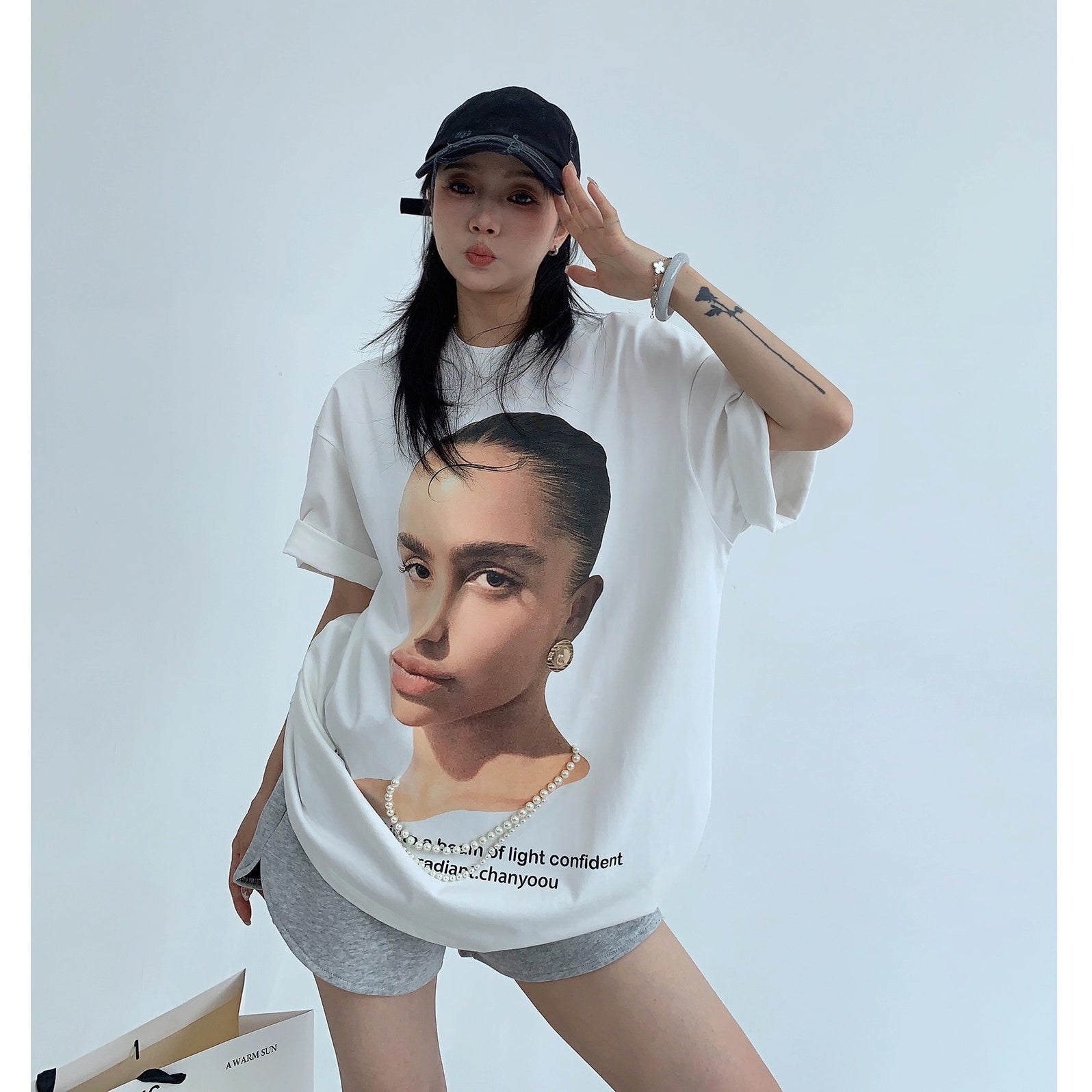 Pearl Bead Portrait Loose T-shirt OS2012