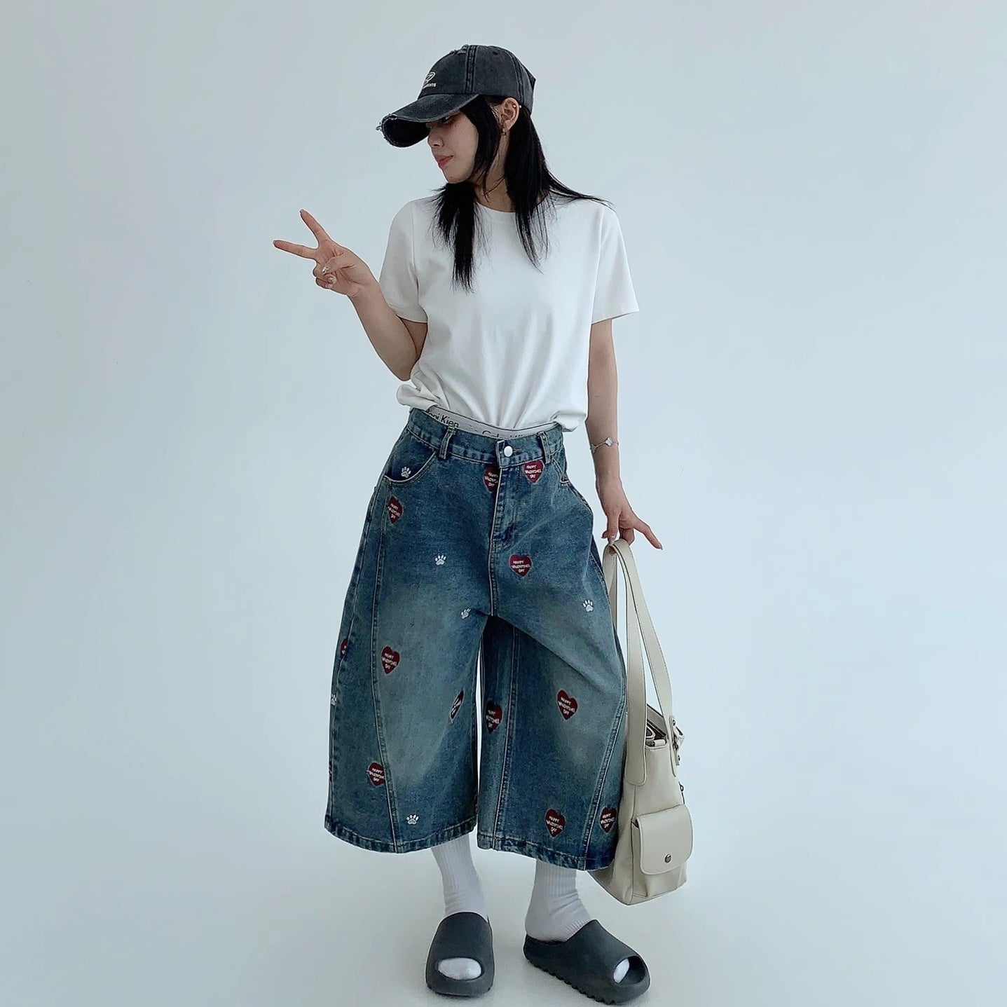 Distressed Heart Embroidery Cropped Jeans MW10151