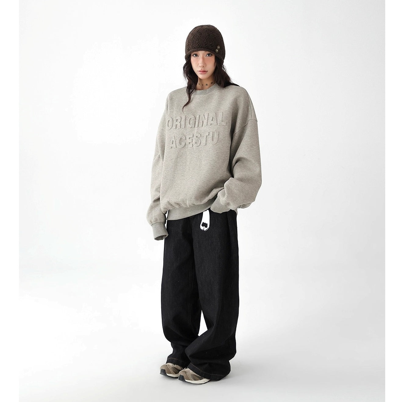 Emboss Logo Loose Pullover Sweat AC7153