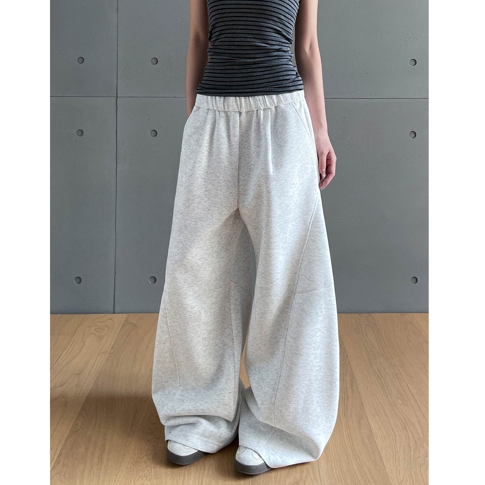Deconstructed Wide Curve Sweat Pants MW10326