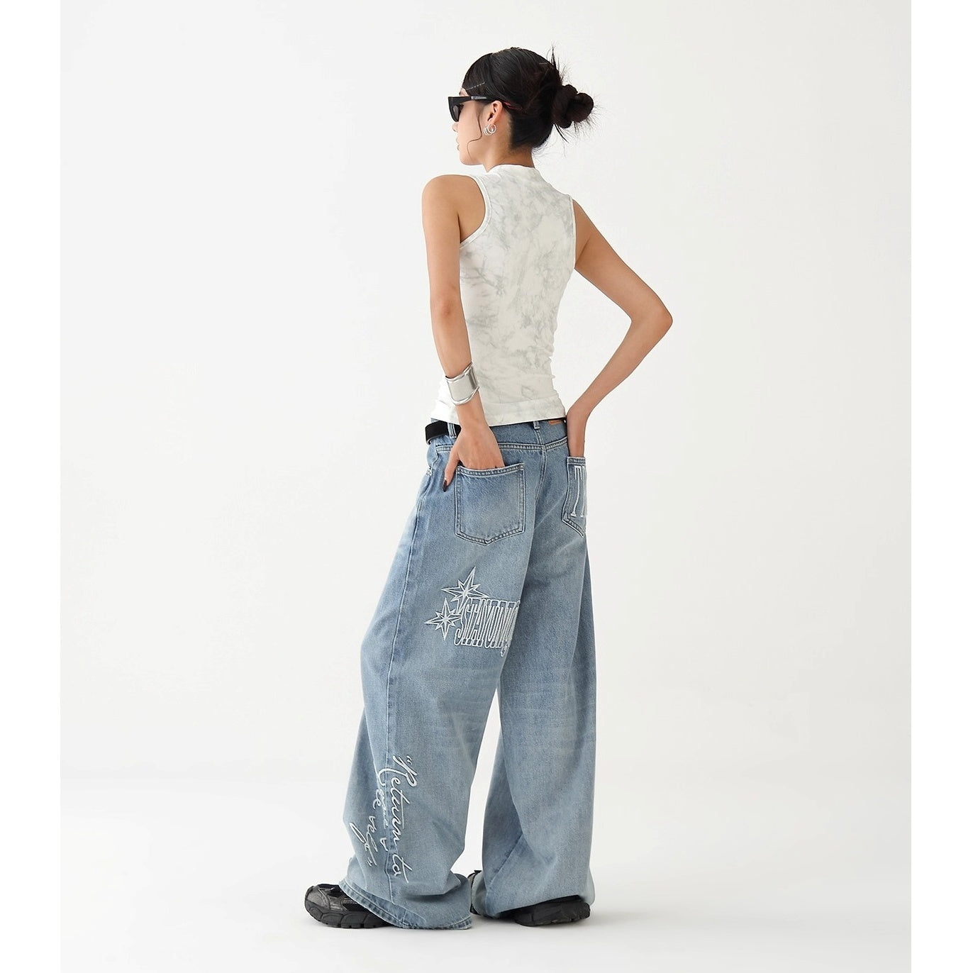 Letter Embroidered Loose Curve Jeans AC7132