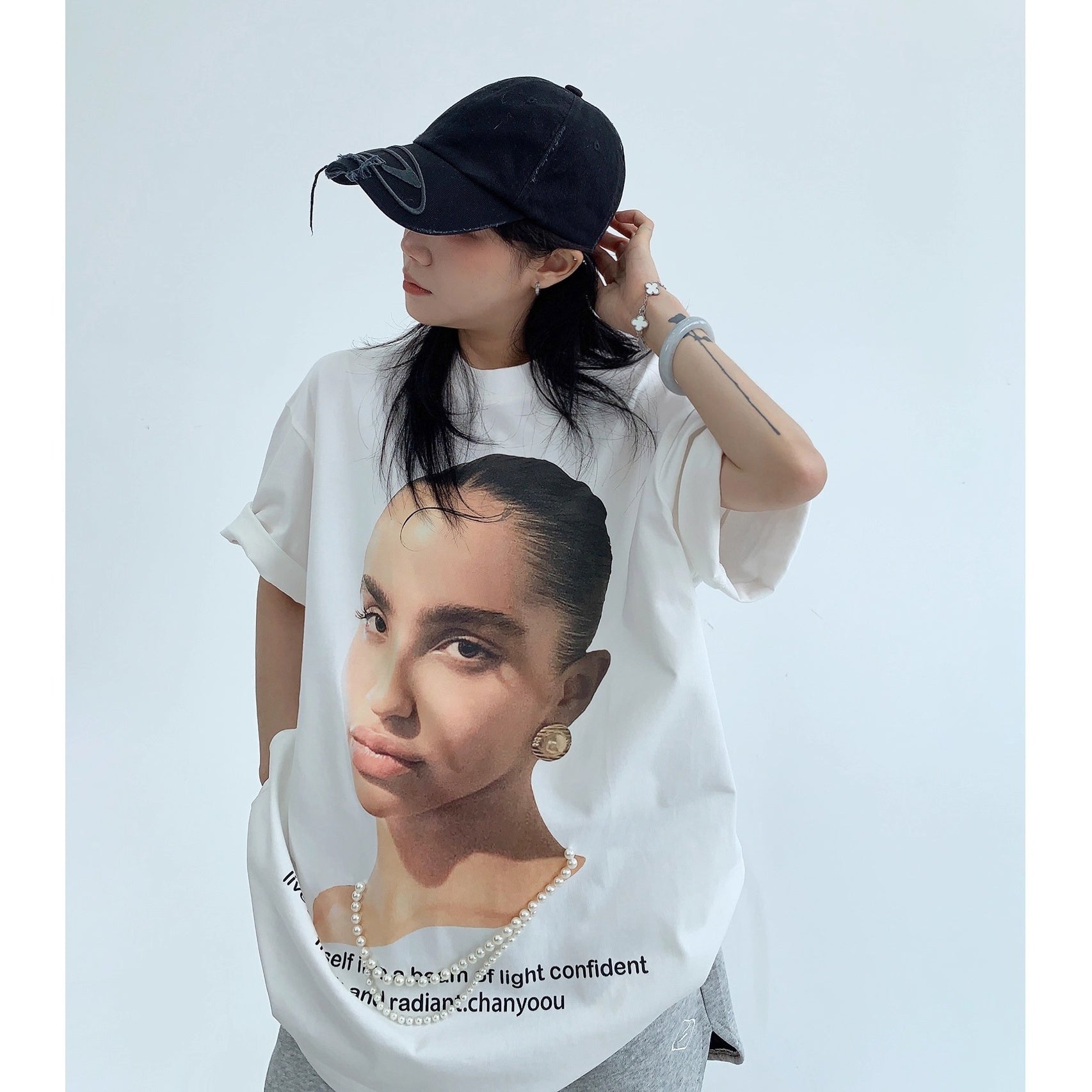 Pearl Bead Portrait Loose T-shirt OS2012