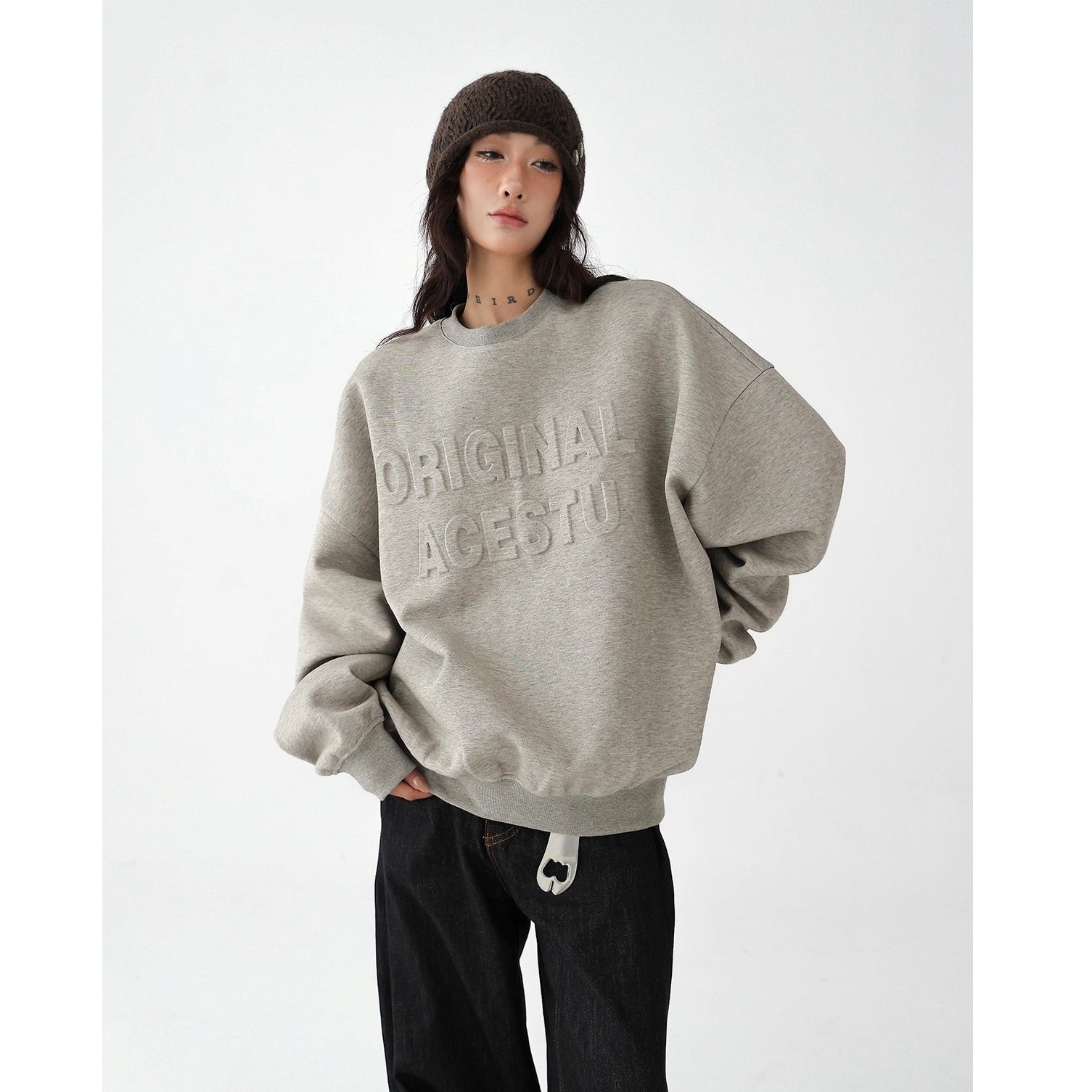 Emboss Logo Loose Pullover Sweat AC7153