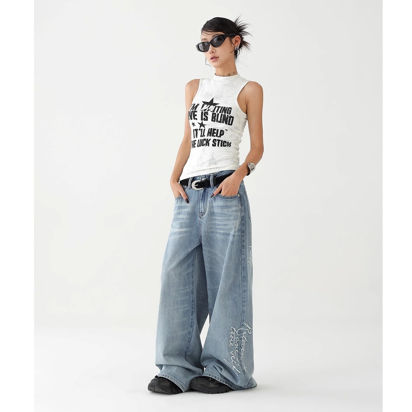 Letter Embroidered Loose Curve Jeans AC7132