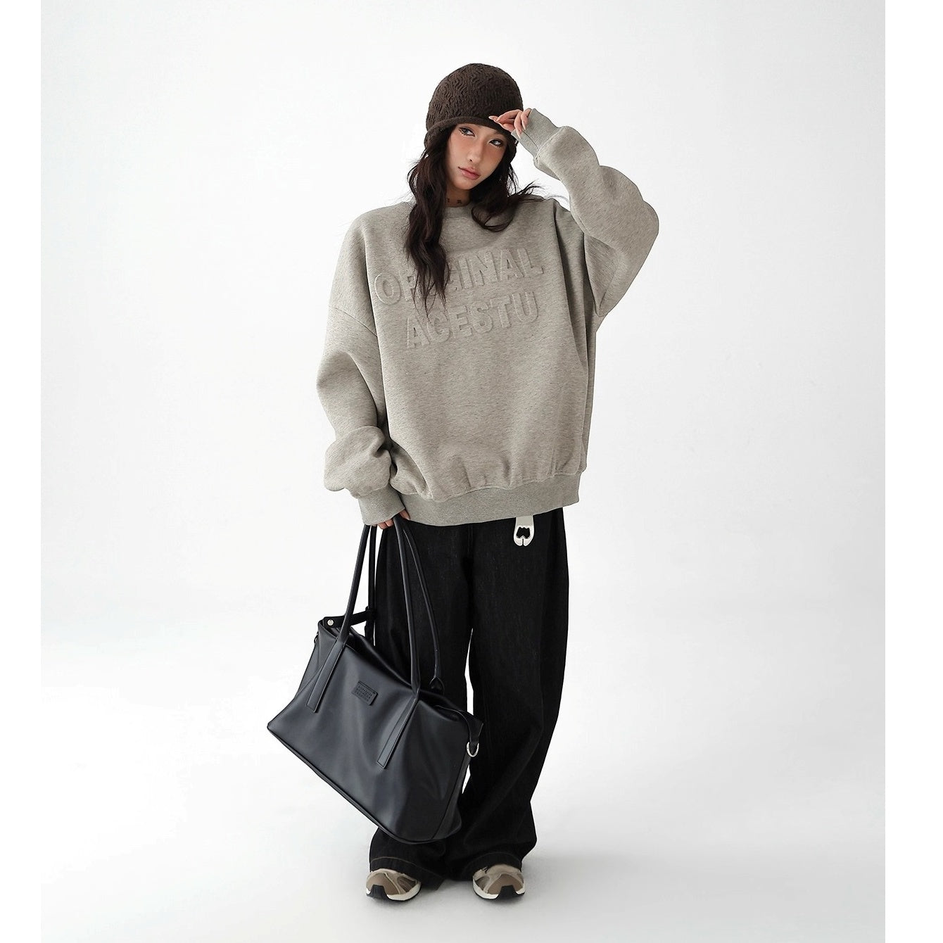 Emboss Logo Loose Pullover Sweat AC7153