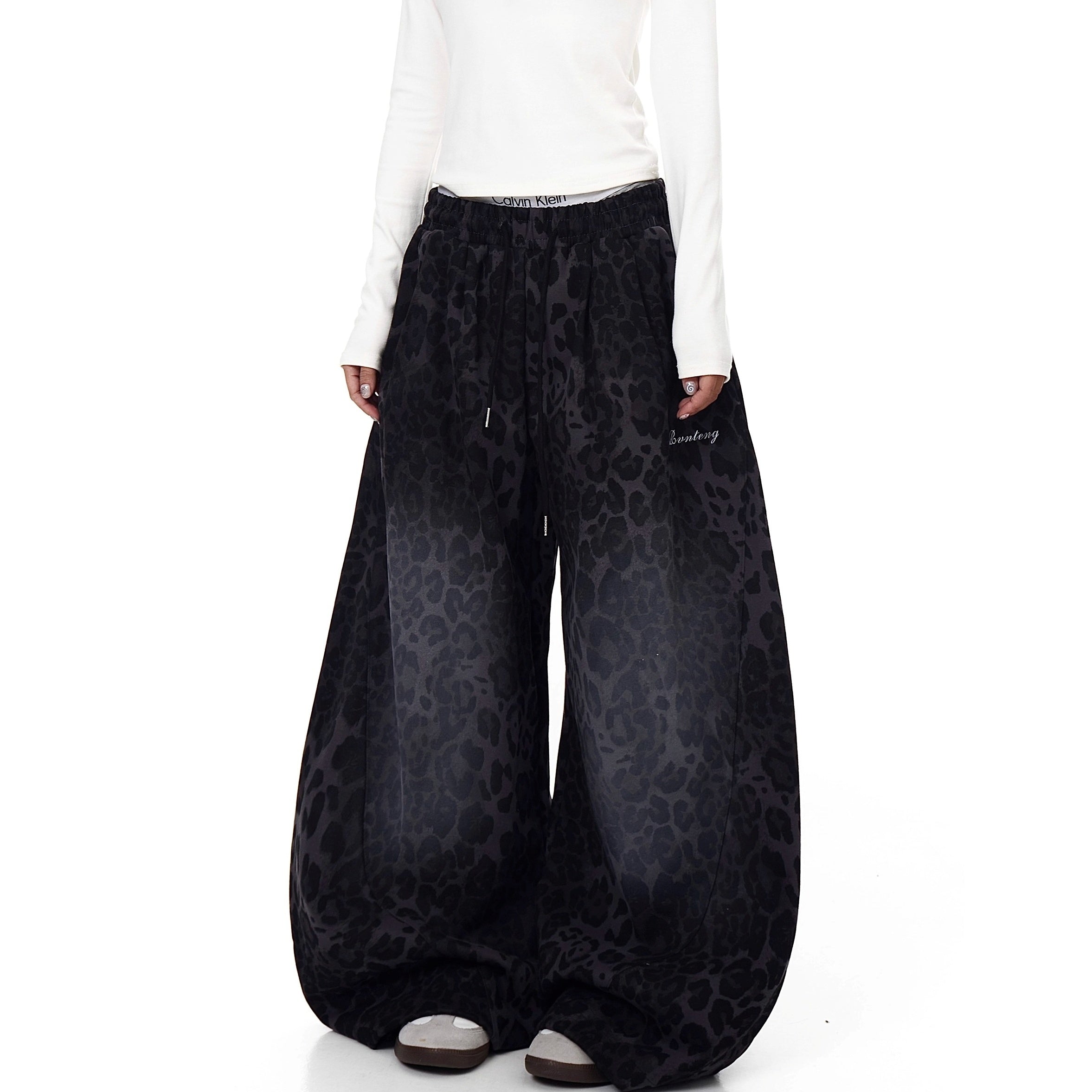 Gradient Leopard Print Scimitar Sweat Pants BK7049