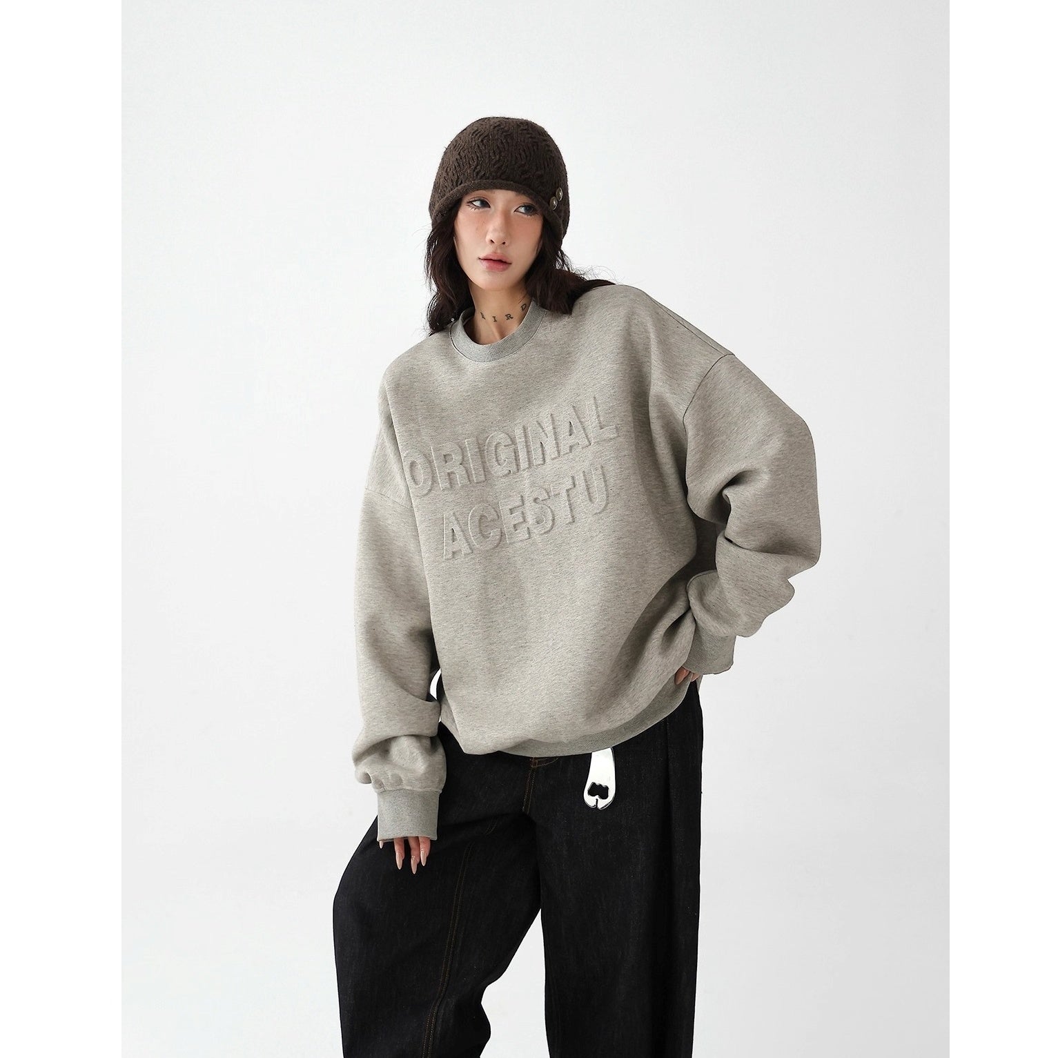 Emboss Logo Loose Pullover Sweat AC7153