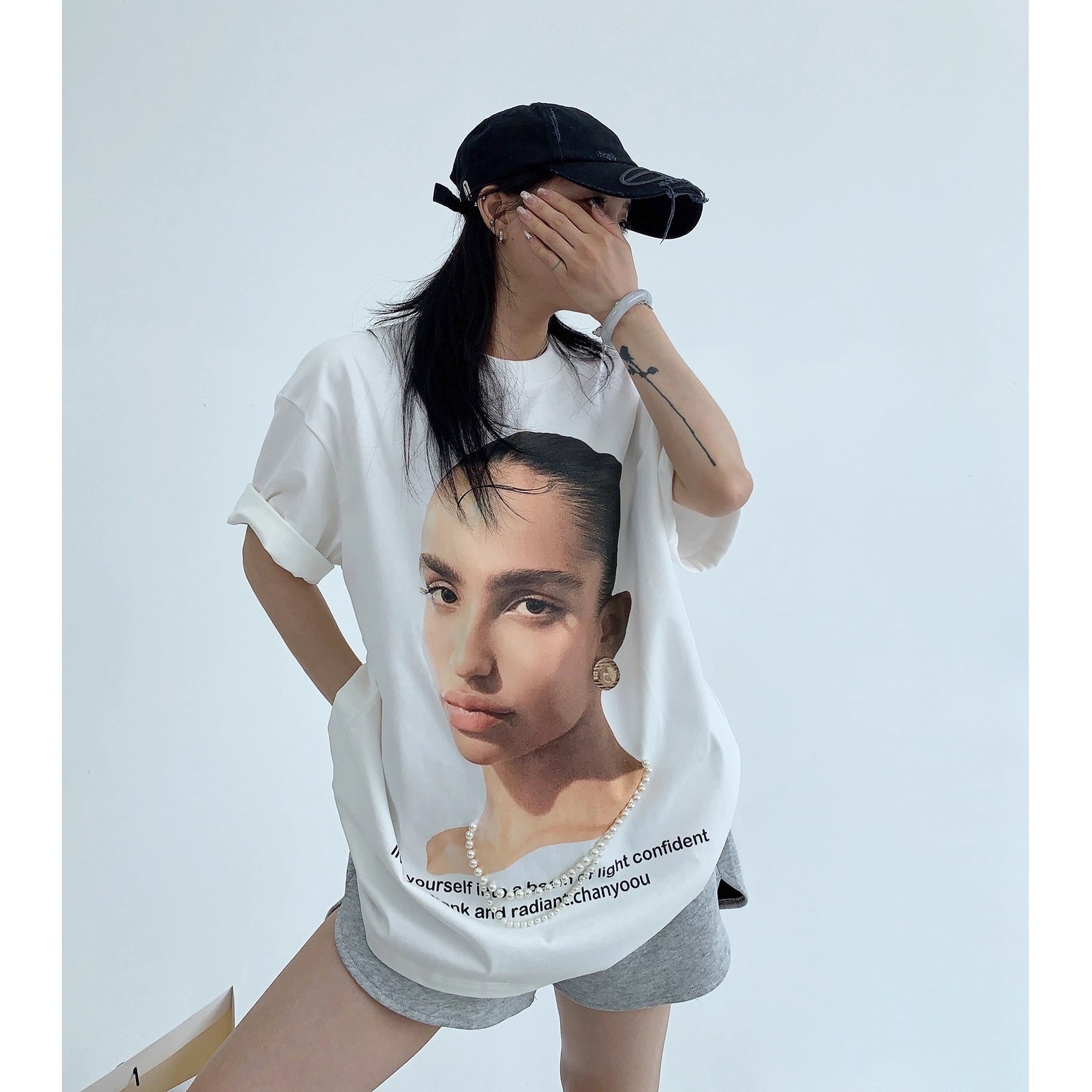 Pearl Bead Portrait Loose T-shirt OS2012