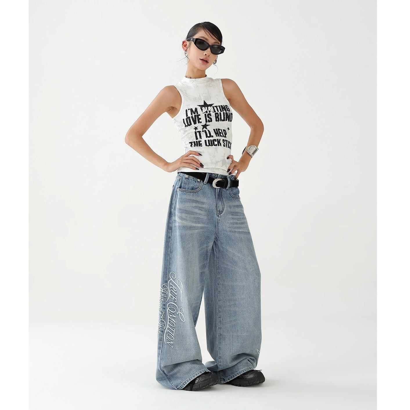 Letter Embroidered Loose Curve Jeans AC7132