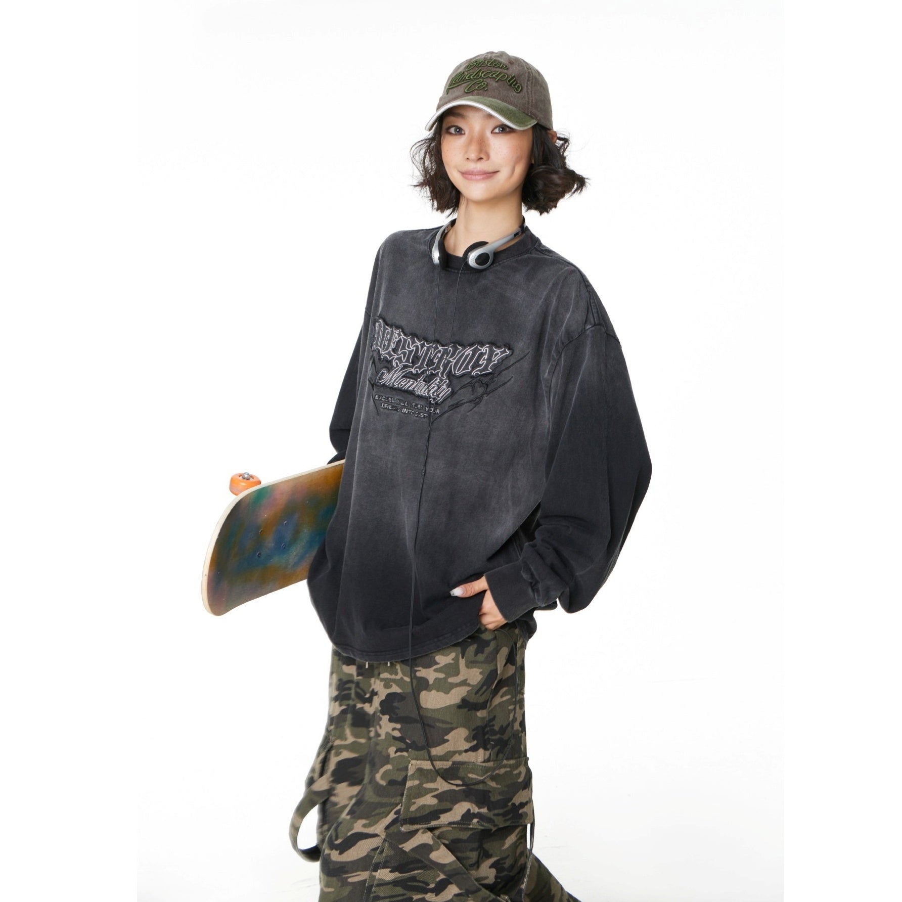 Gradation Wash Patch Embroidered Long-Sleeve T-shirt MW10247