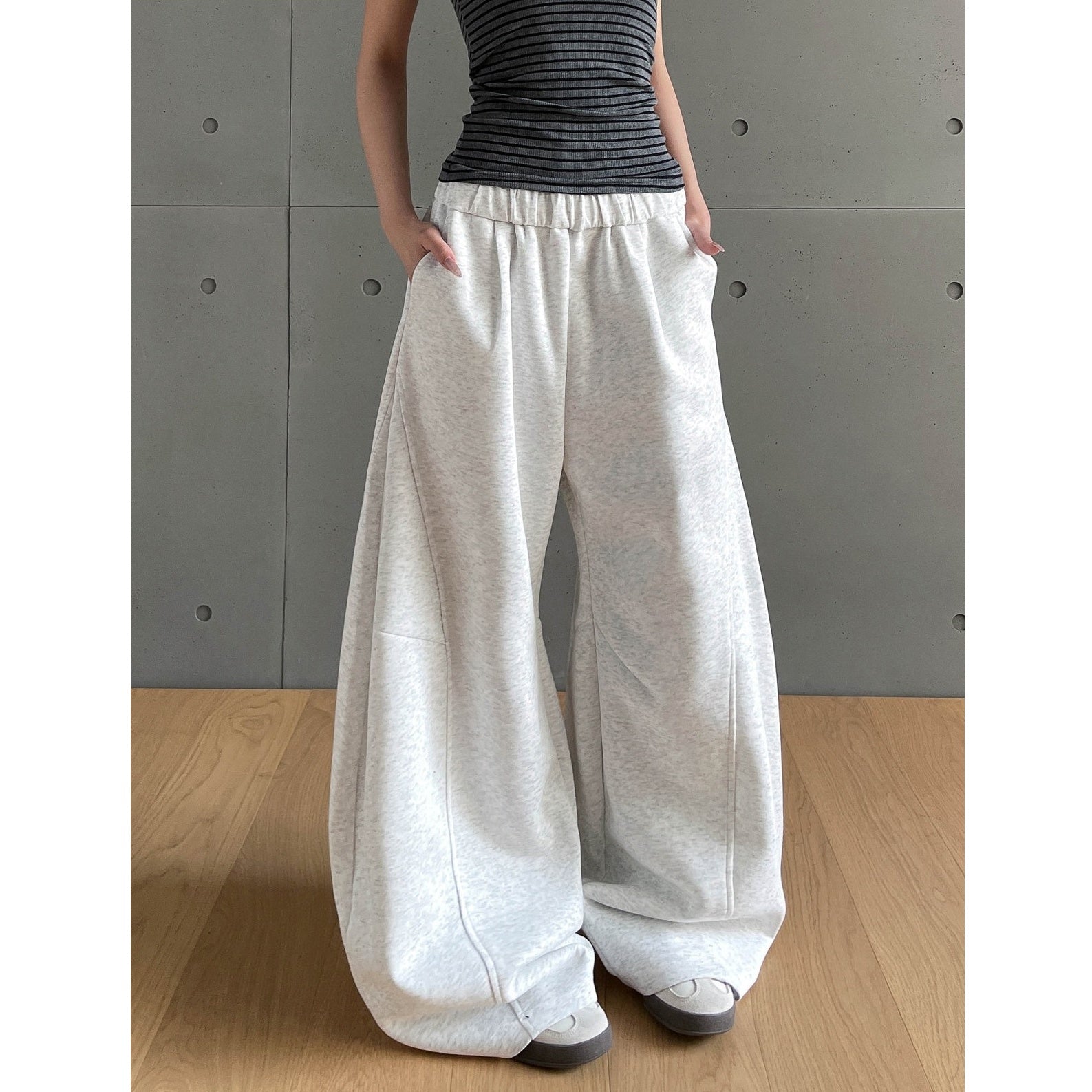 Deconstructed Wide Curve Sweat Pants MW10326