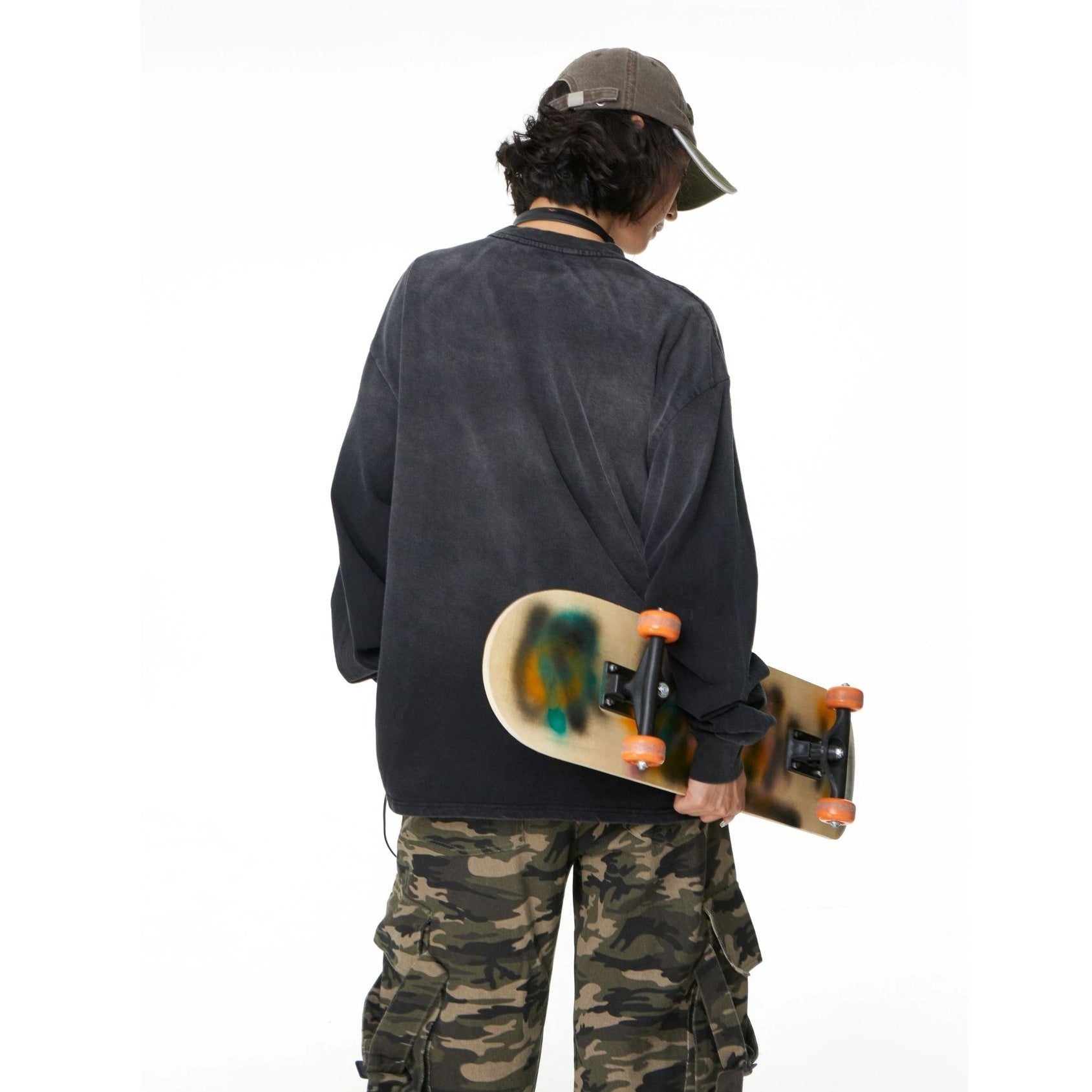 Gradation Wash Patch Embroidered Long-Sleeve T-shirt MW10247
