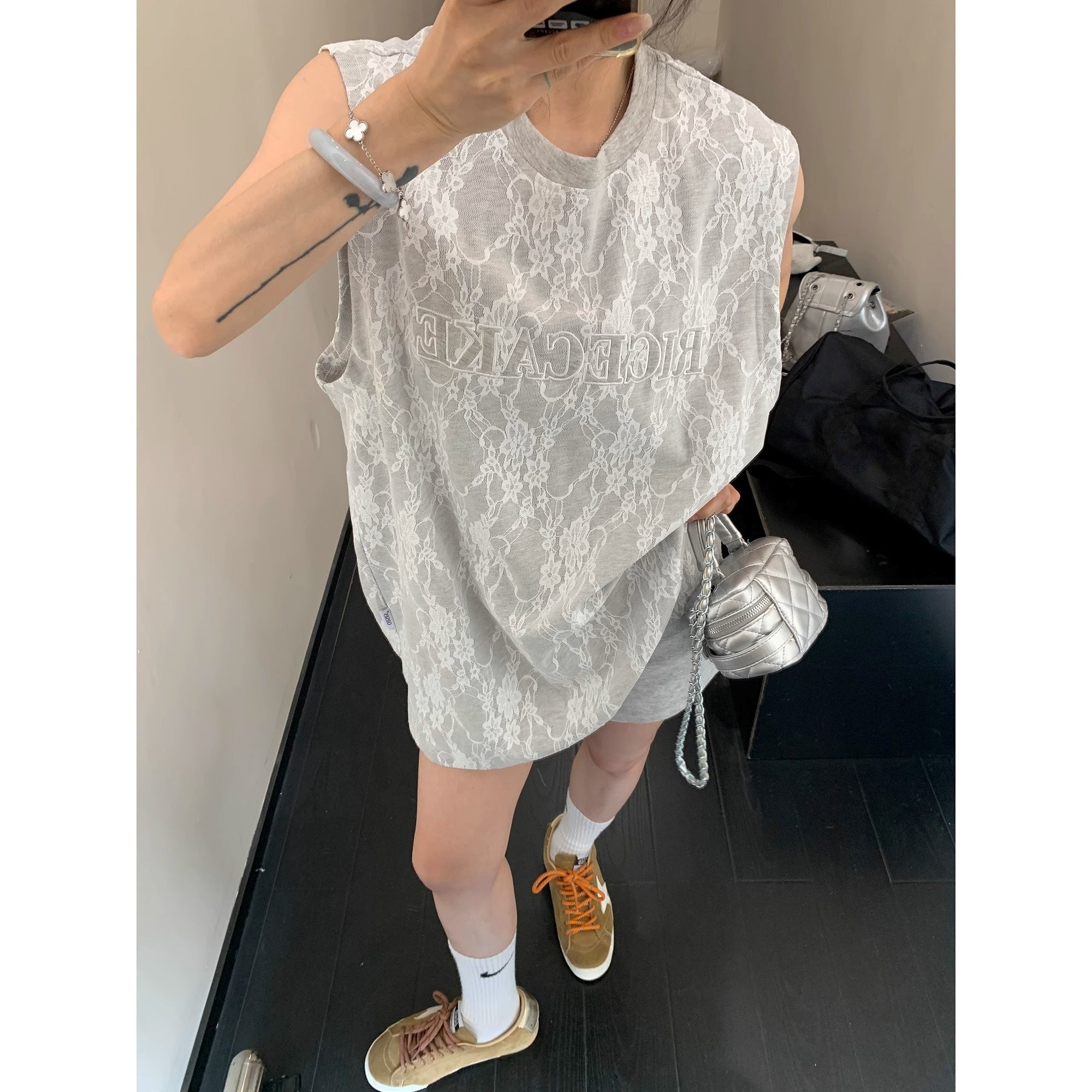 Lace Fabric Patch Embroidery Vest MW10183