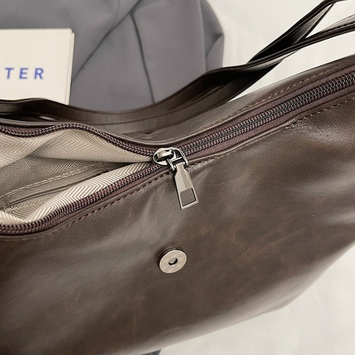 Vintage Like PU Leather Shoulder Bag BA045