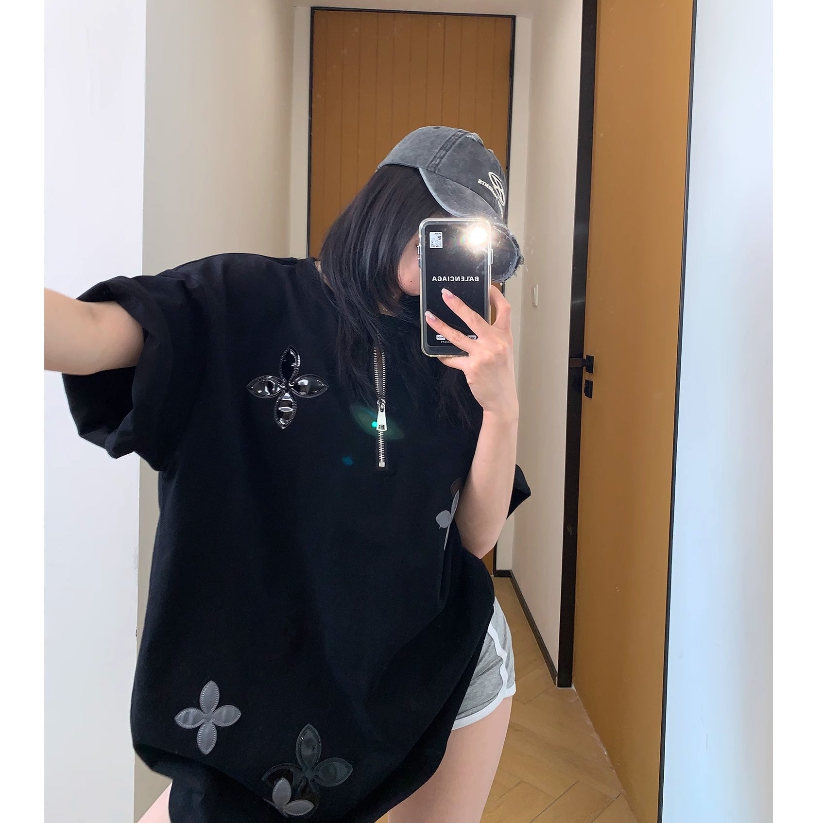 Veneer Flower Embroidery Half-Zip T-Shirt MW10135
