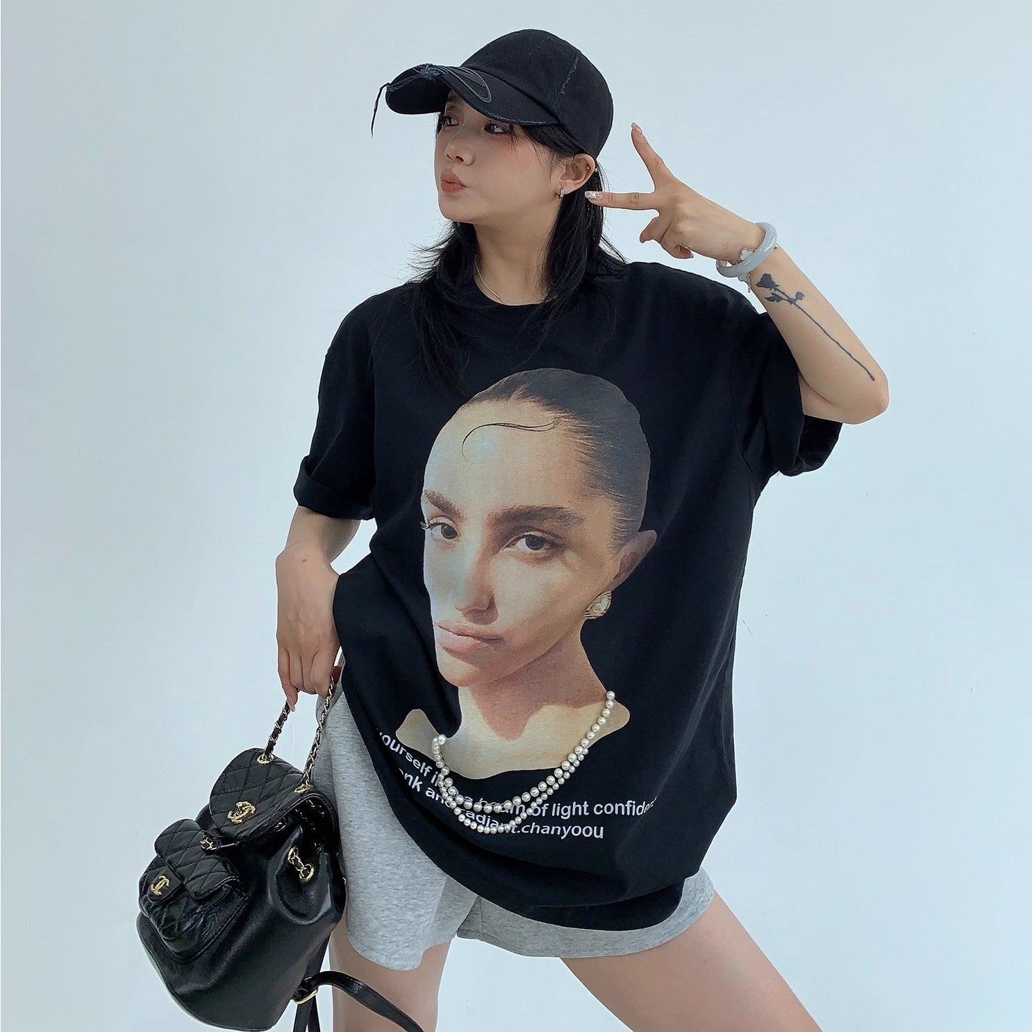 Pearl Bead Portrait Loose T-shirt OS2012