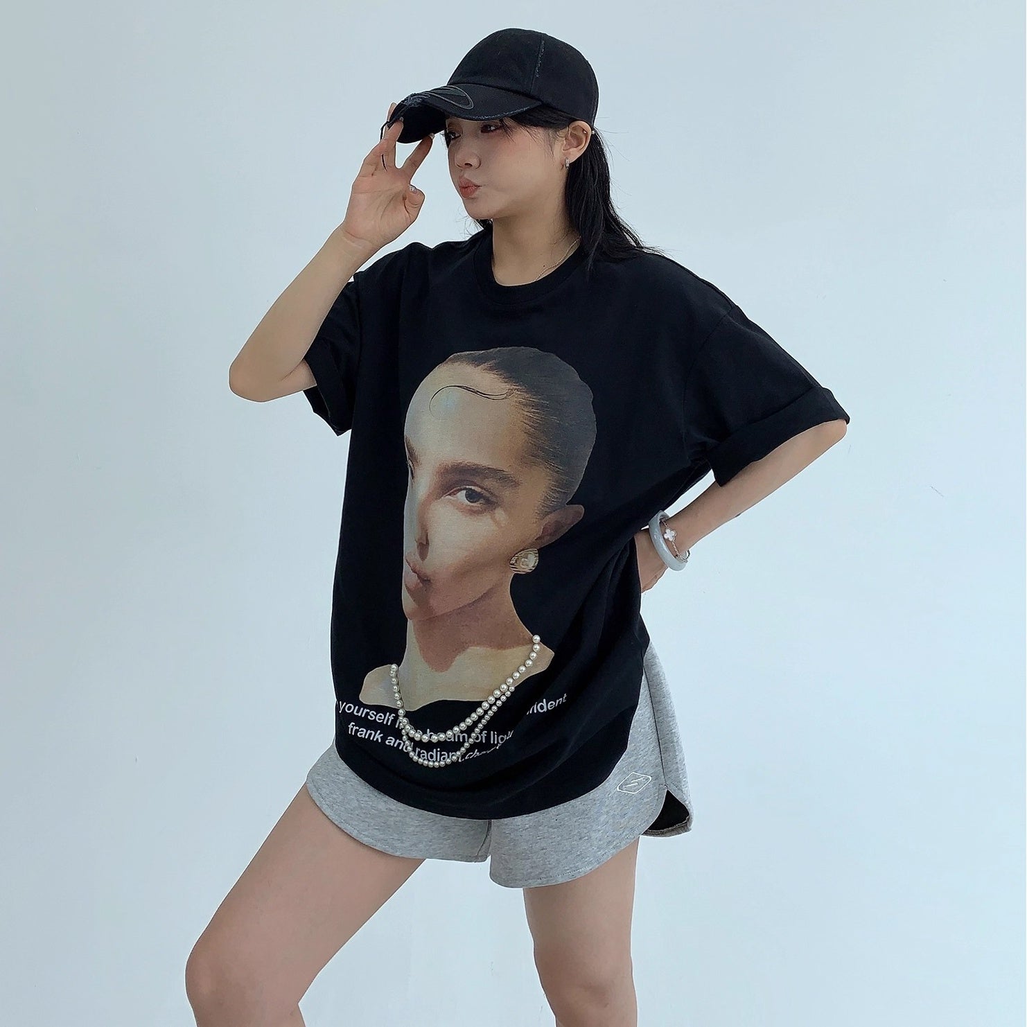 Pearl Bead Portrait Loose T-shirt OS2012
