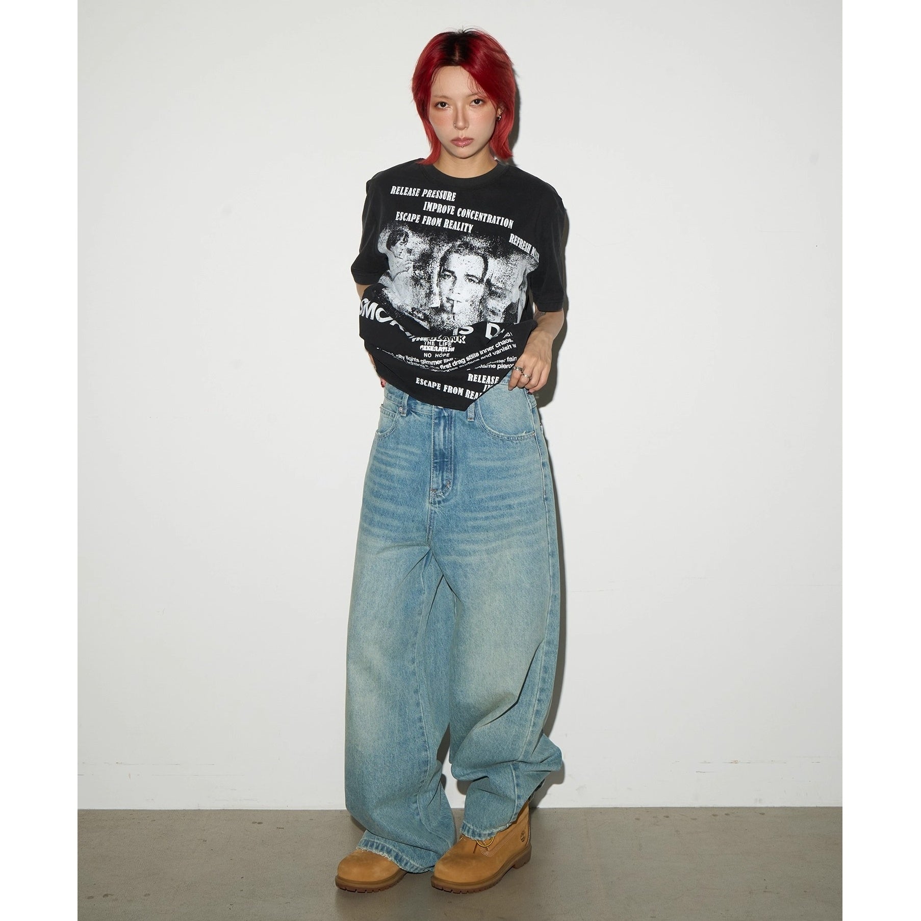 Newspaper Portrait Print T-shirt MN9010