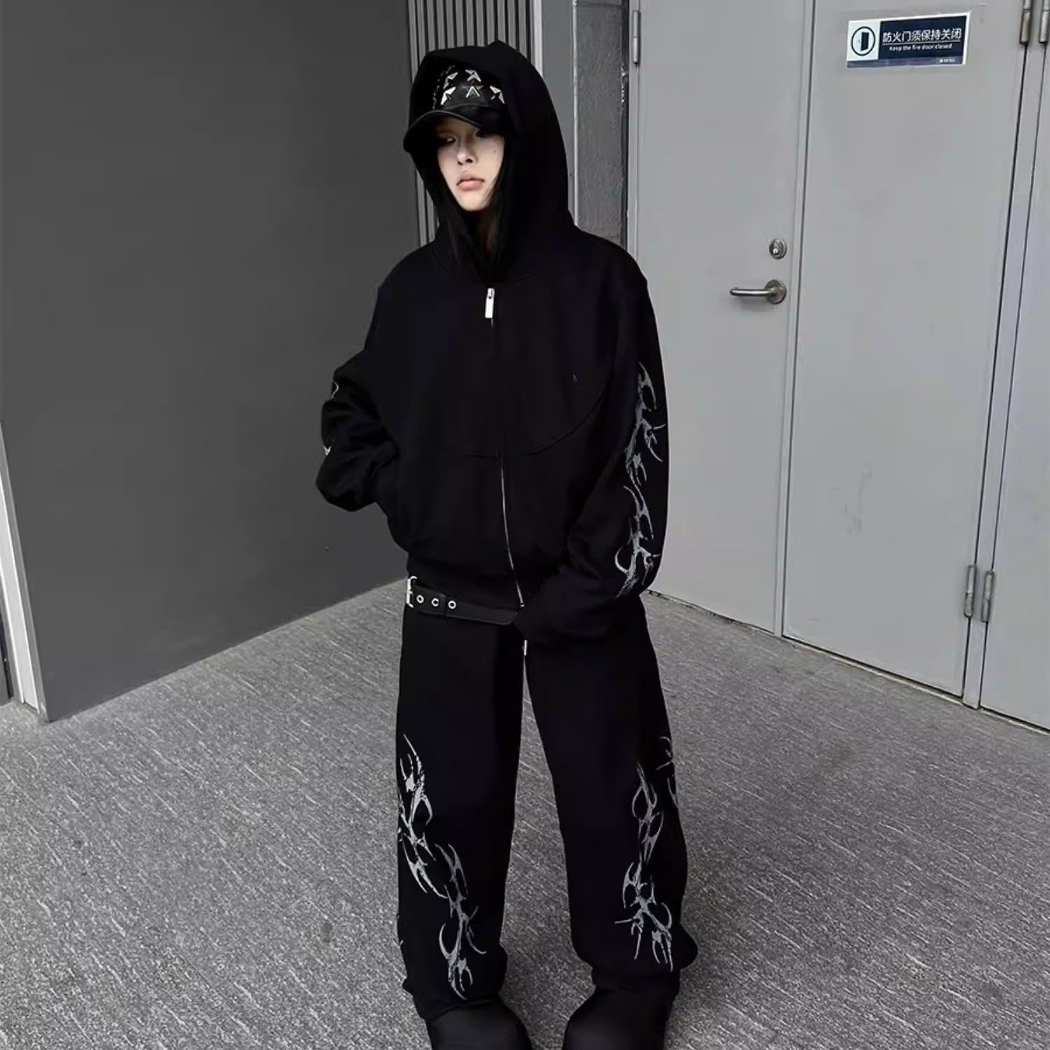 トライバルグラフィックジップパーカー MW10333