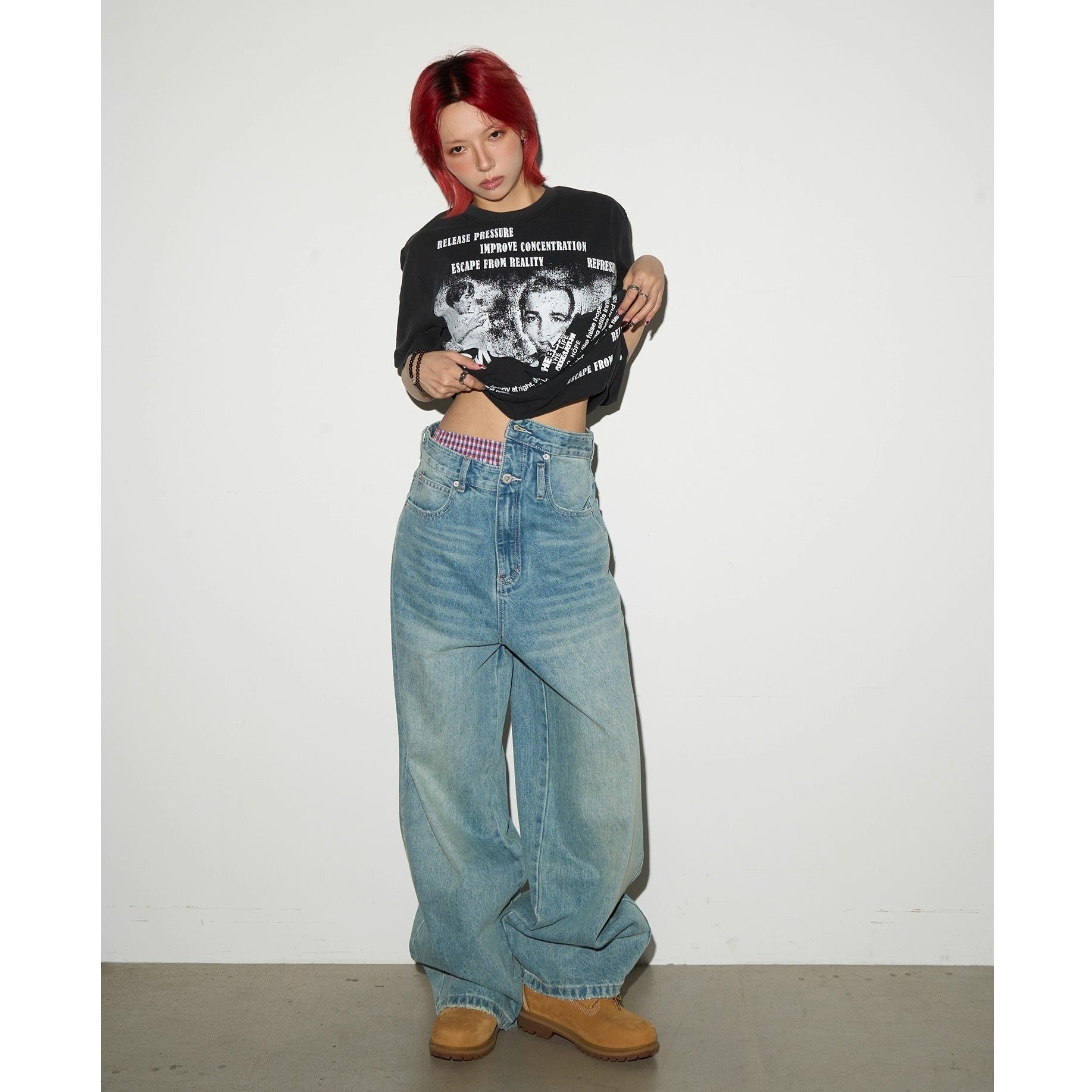 Newspaper Portrait Print T-shirt MN9010
