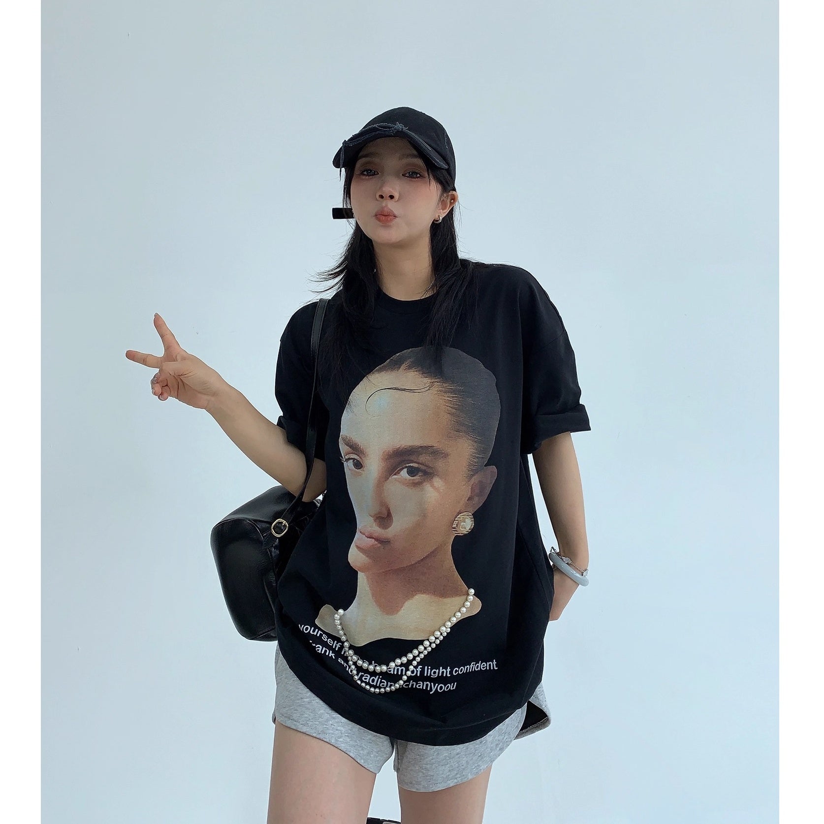 Pearl Bead Portrait Loose T-shirt OS2012