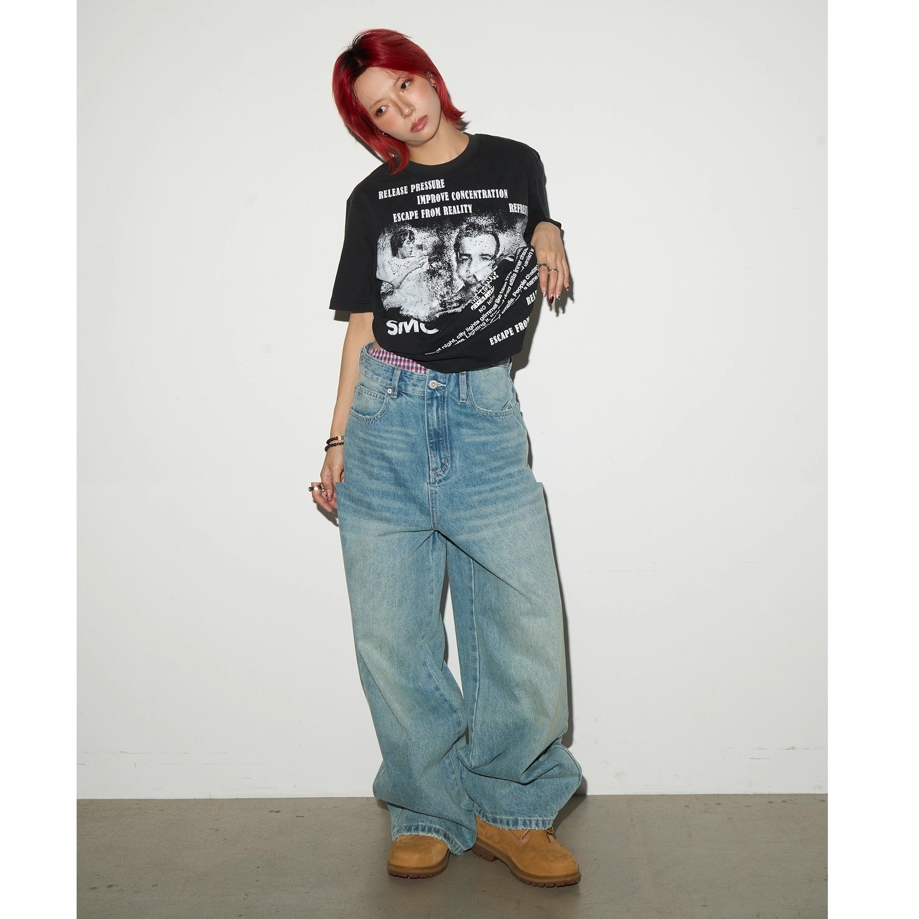 Newspaper Portrait Print T-shirt MN9010